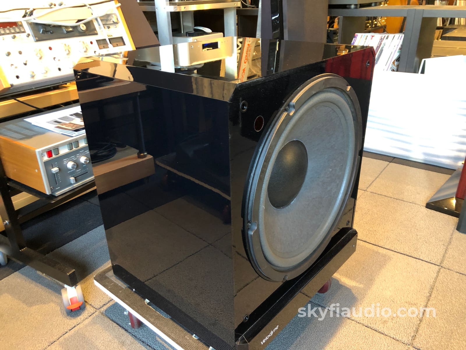 Velodyne Servo F-1800R Ii Subwoofer - 600W And Monstrous 18 Driver Speakers