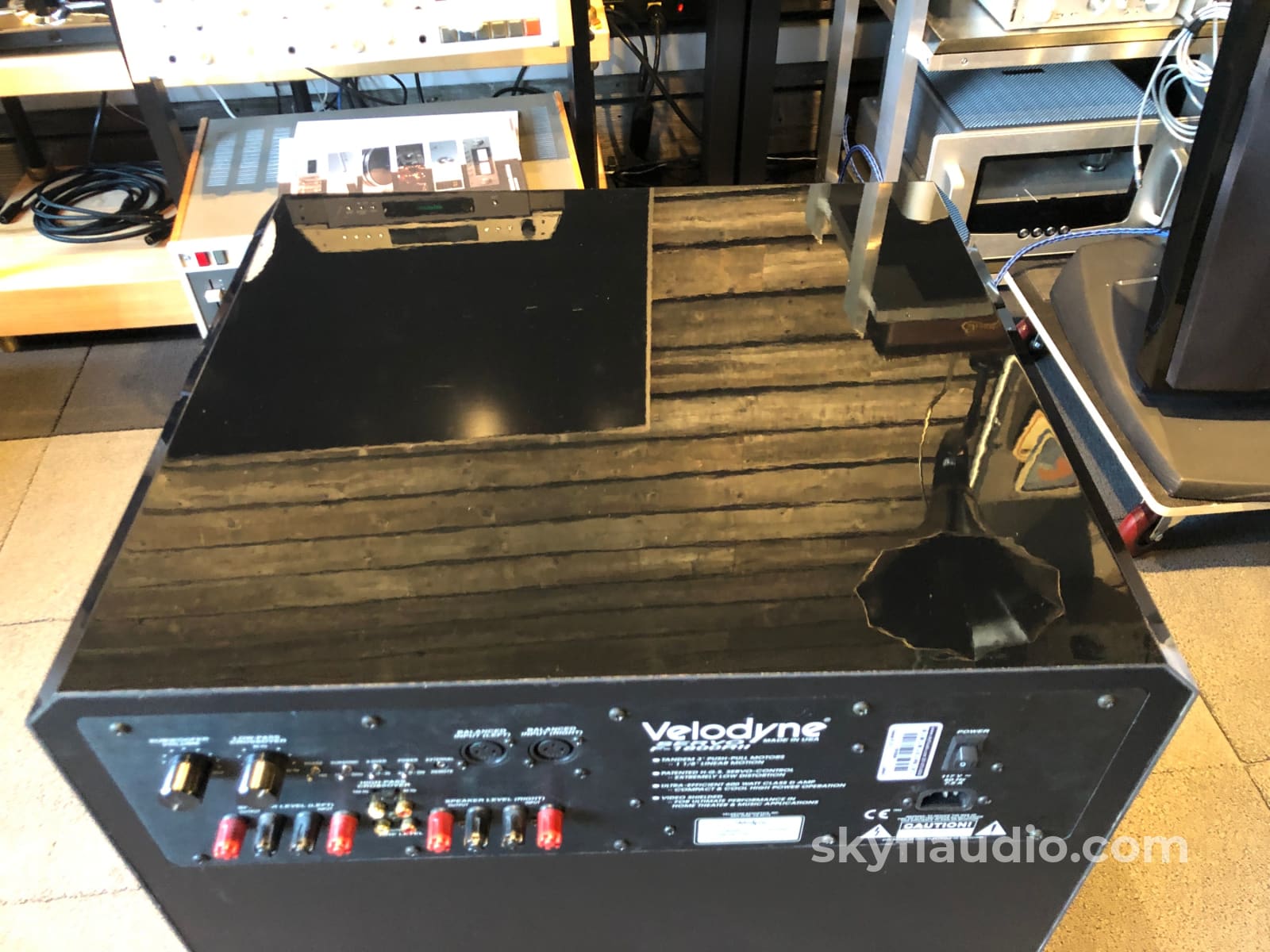 Velodyne Servo F-1800R Ii Subwoofer - 600W And Monstrous 18 Driver Speakers