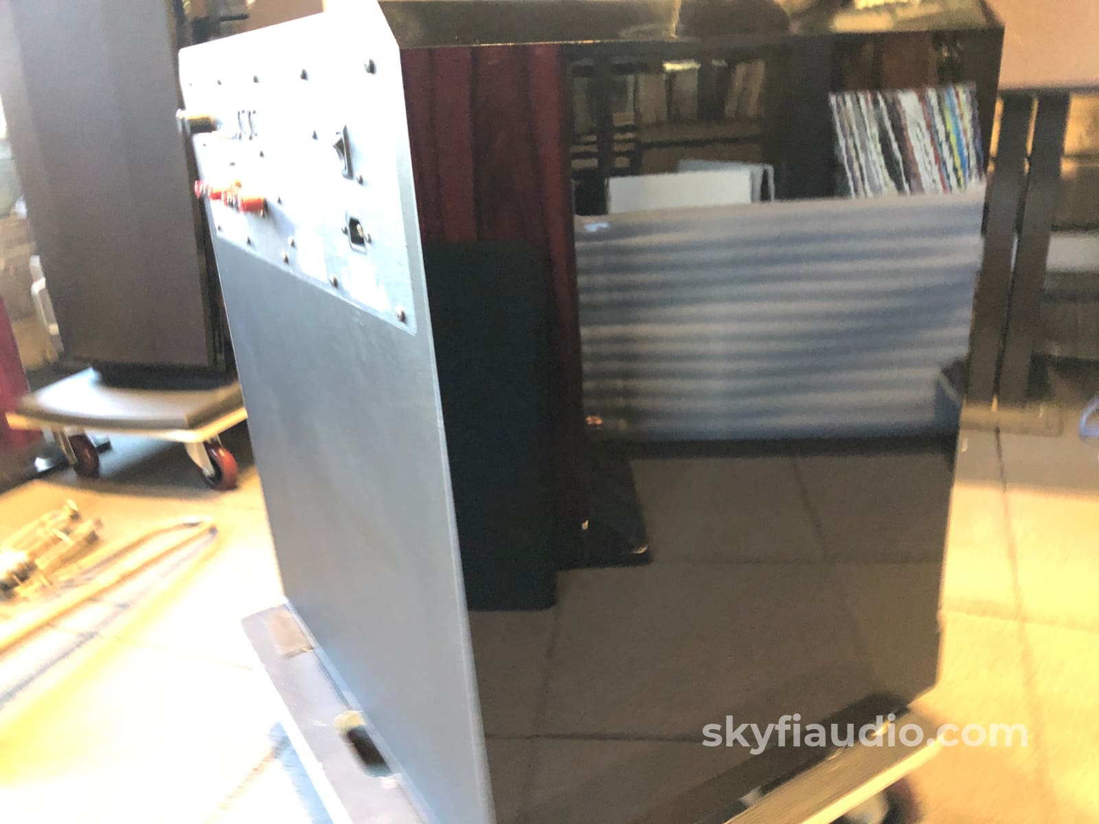 Velodyne Servo F-1800R Ii Subwoofer - 600W And Monstrous 18 Driver Speakers