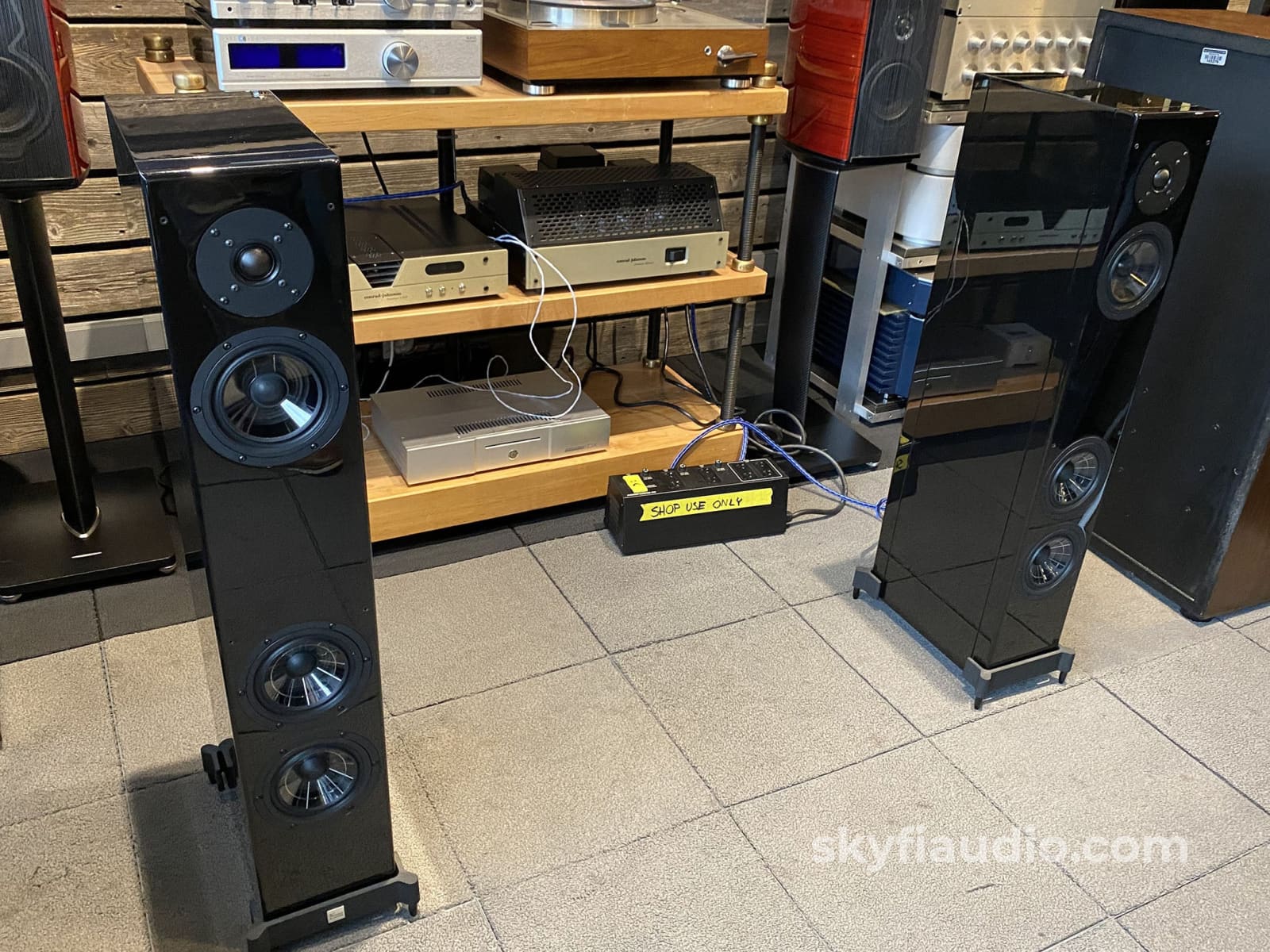 Vienna Acoustics Beethoven Baby Grand Speakers In Gloss Black With Boxes