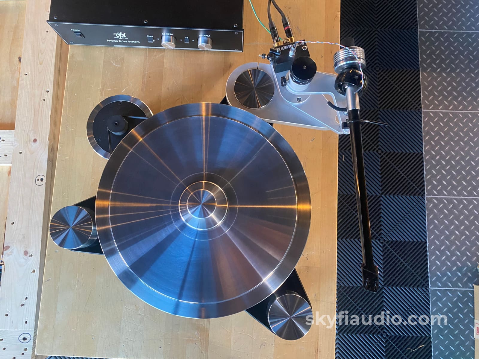 Vpi Avenger Reference Turntable With Gimbal Tonearm And Upgrades