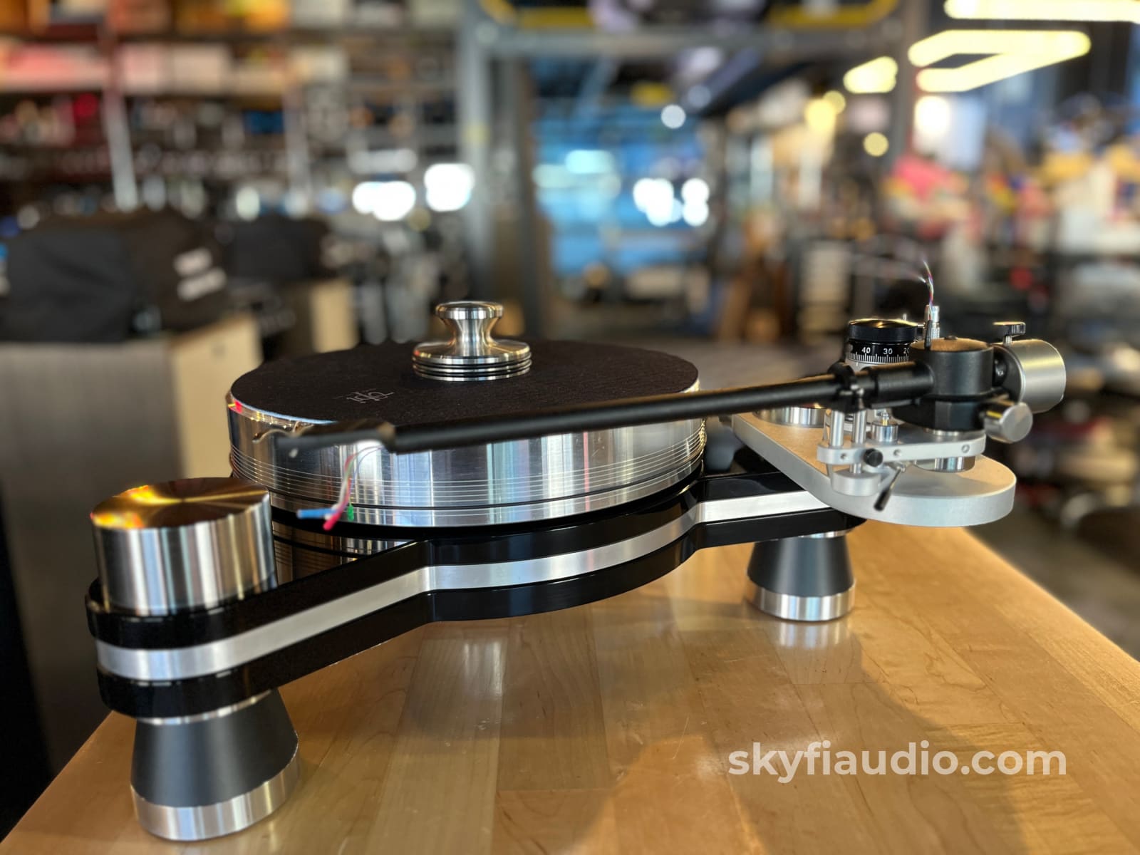 VPI Avenger Turntable - JMW 12 3D Tonearm - W/Manual Turntable