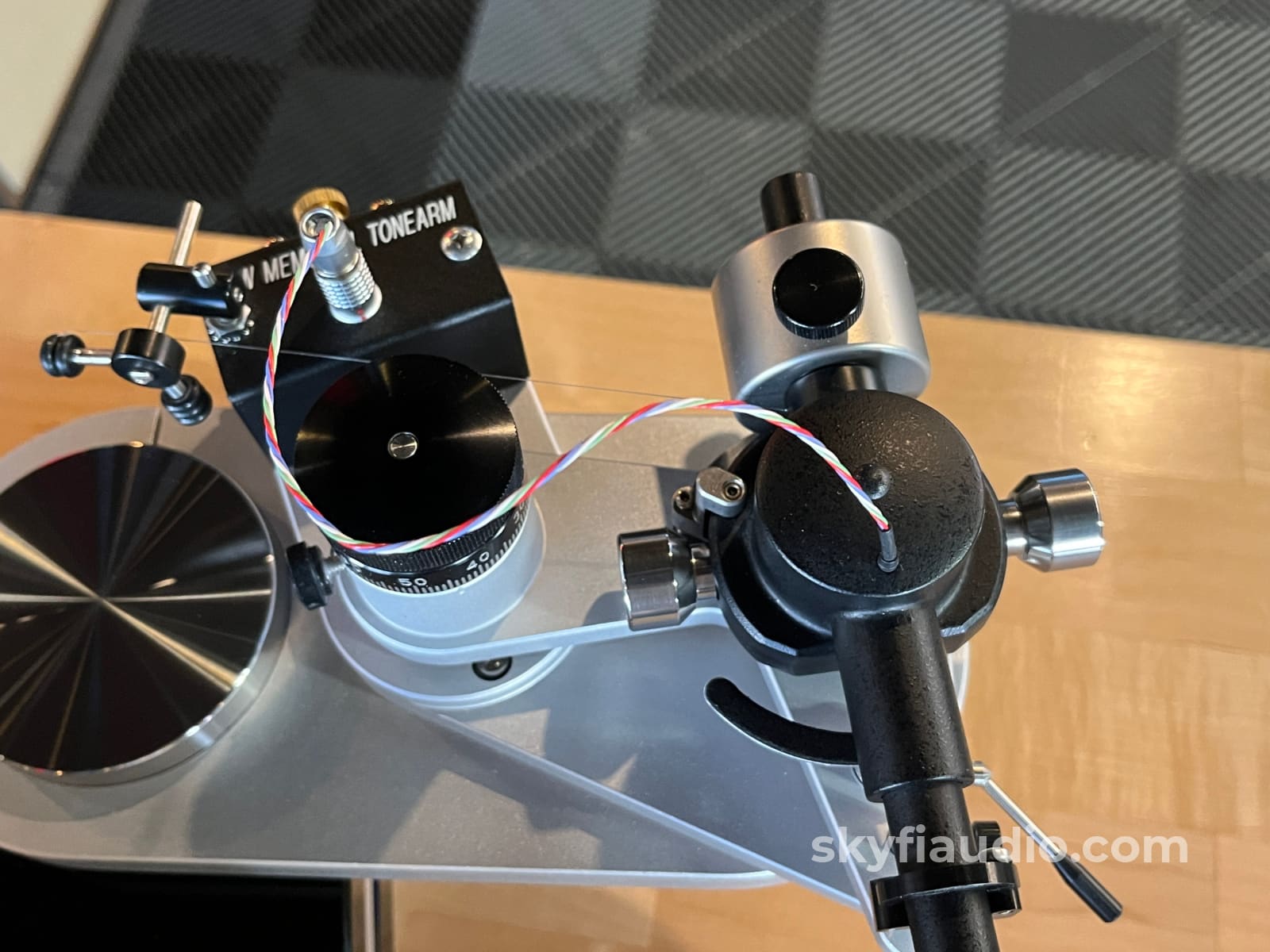 VPI Avenger Turntable - JMW 12 3D Tonearm - W/Manual Turntable