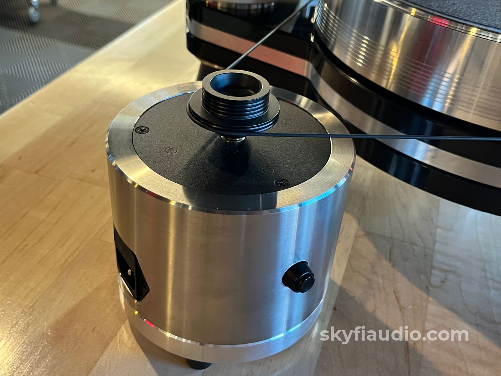 VPI Avenger Turntable - JMW 12 3D Tonearm - W/Manual Turntable