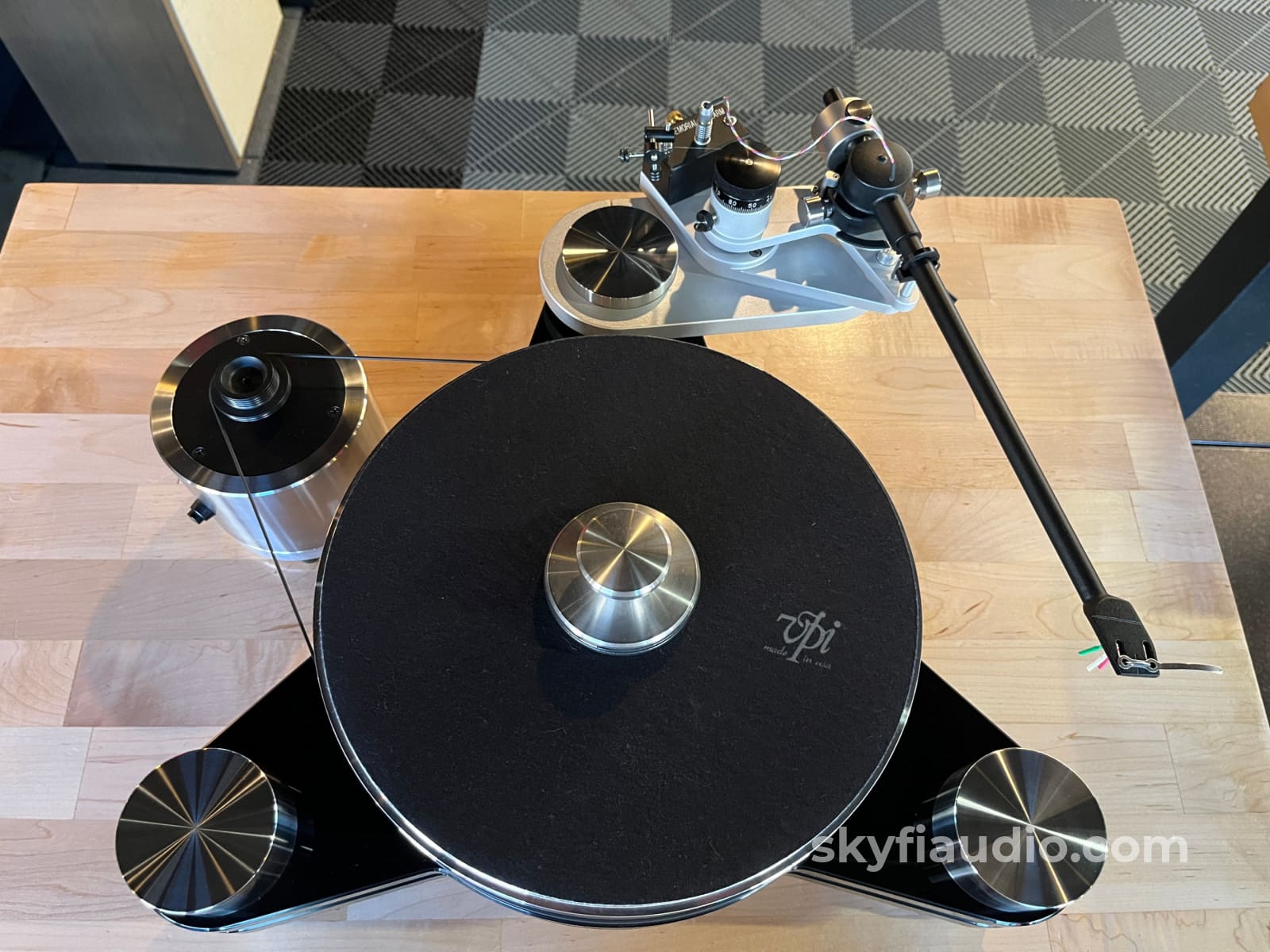 VPI Avenger Turntable - JMW 12 3D Tonearm - W/Manual Turntable