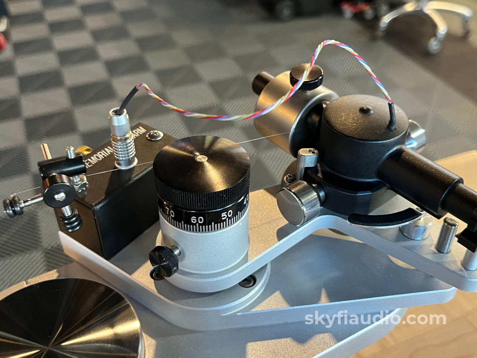 VPI Avenger Turntable - JMW 12 3D Tonearm - W/Manual Turntable