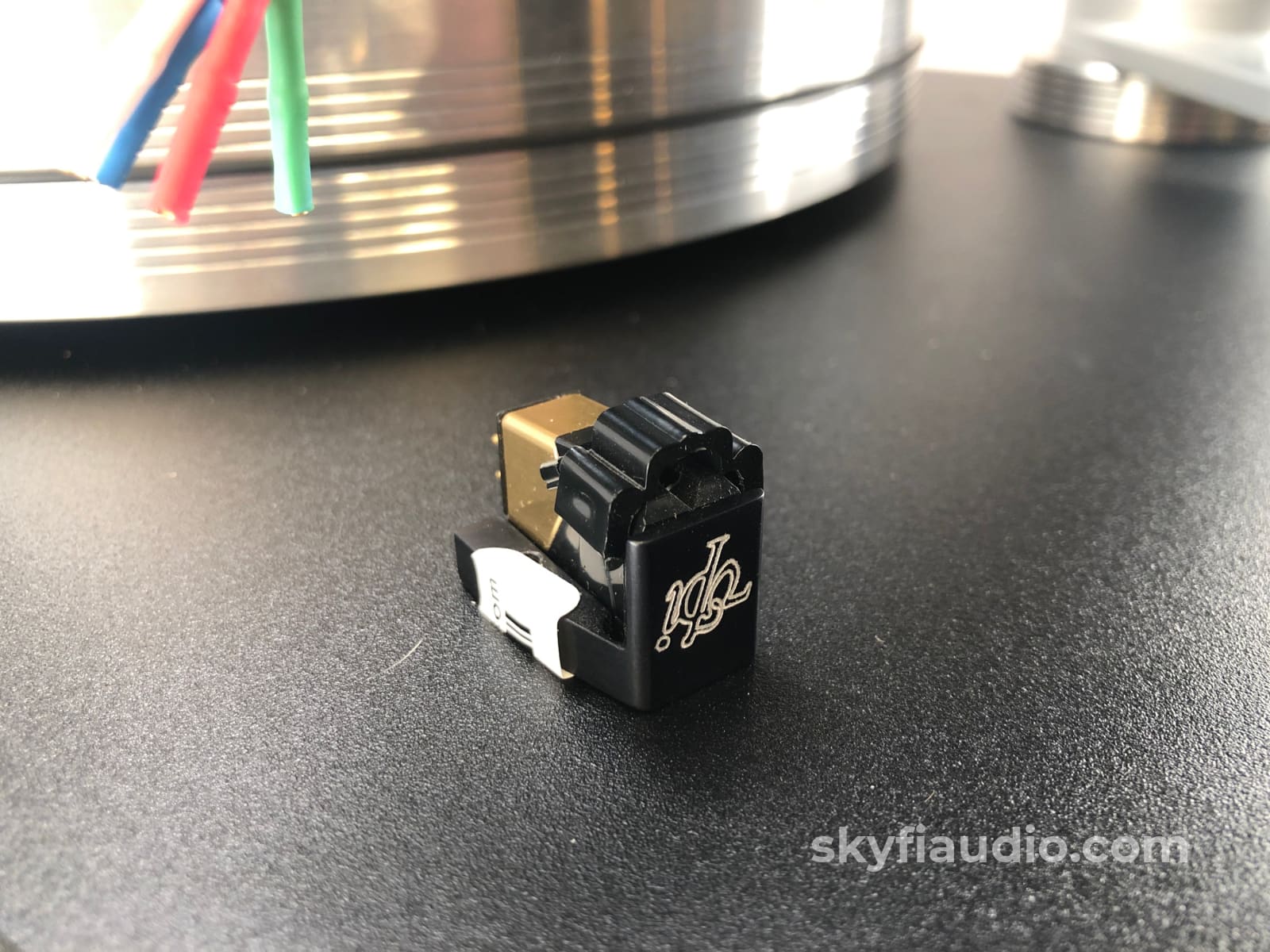 Vpi Classic 3 Turntable - With Jwm Memorial Arm And New Vpi/Grado Gold Cartridge