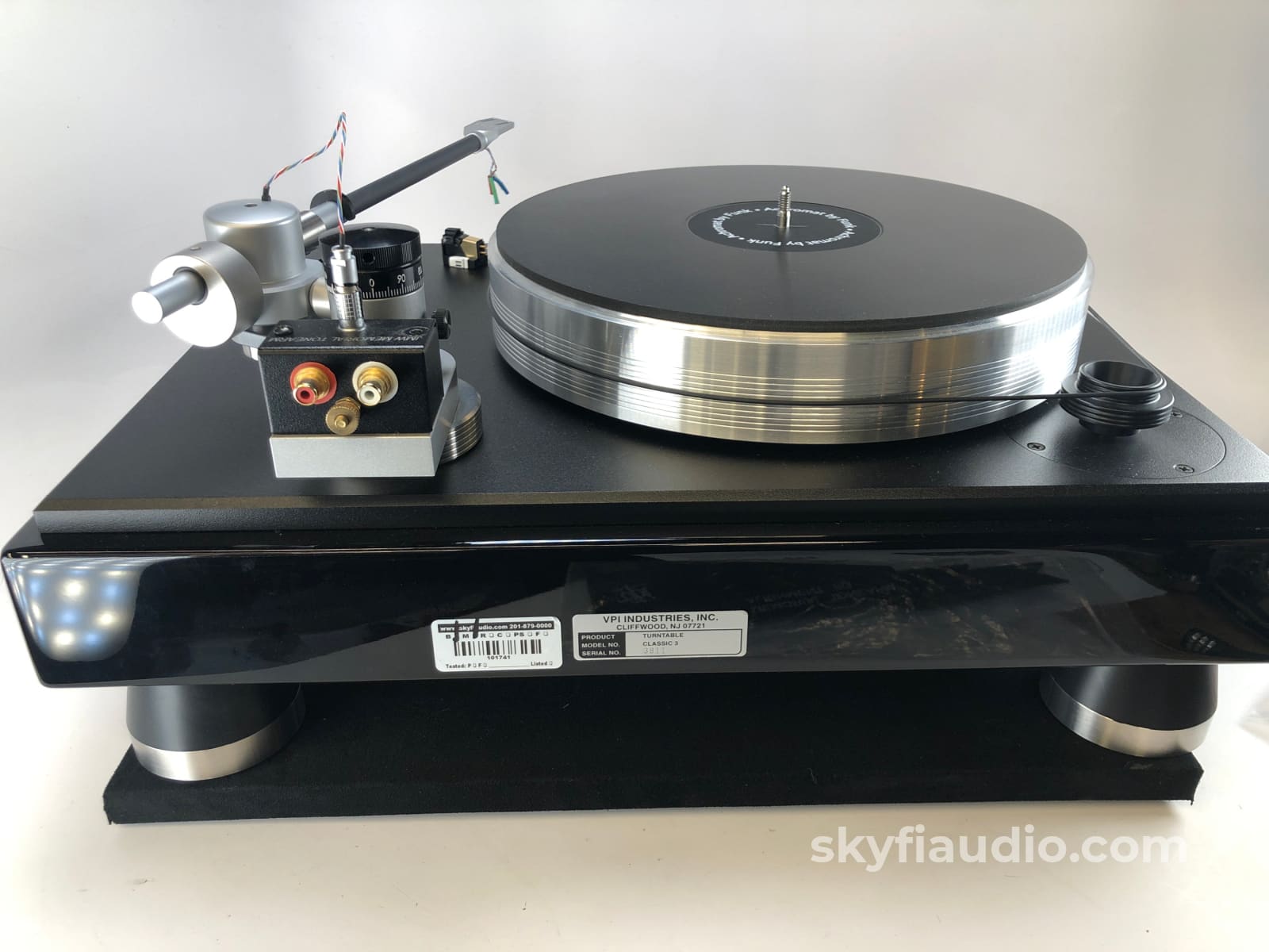 VPI Classic 3 Turntable - With JWM Memorial Arm And NEW VPI/Grado Gold