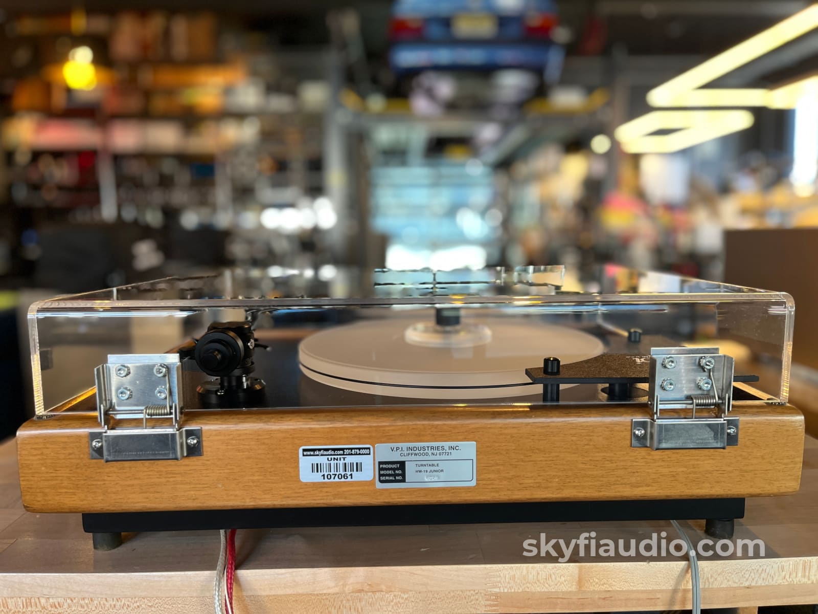 VPI HW-19 Junior Turntable - AudioQuest PT-6 Tonearm - New Ortofon 2M