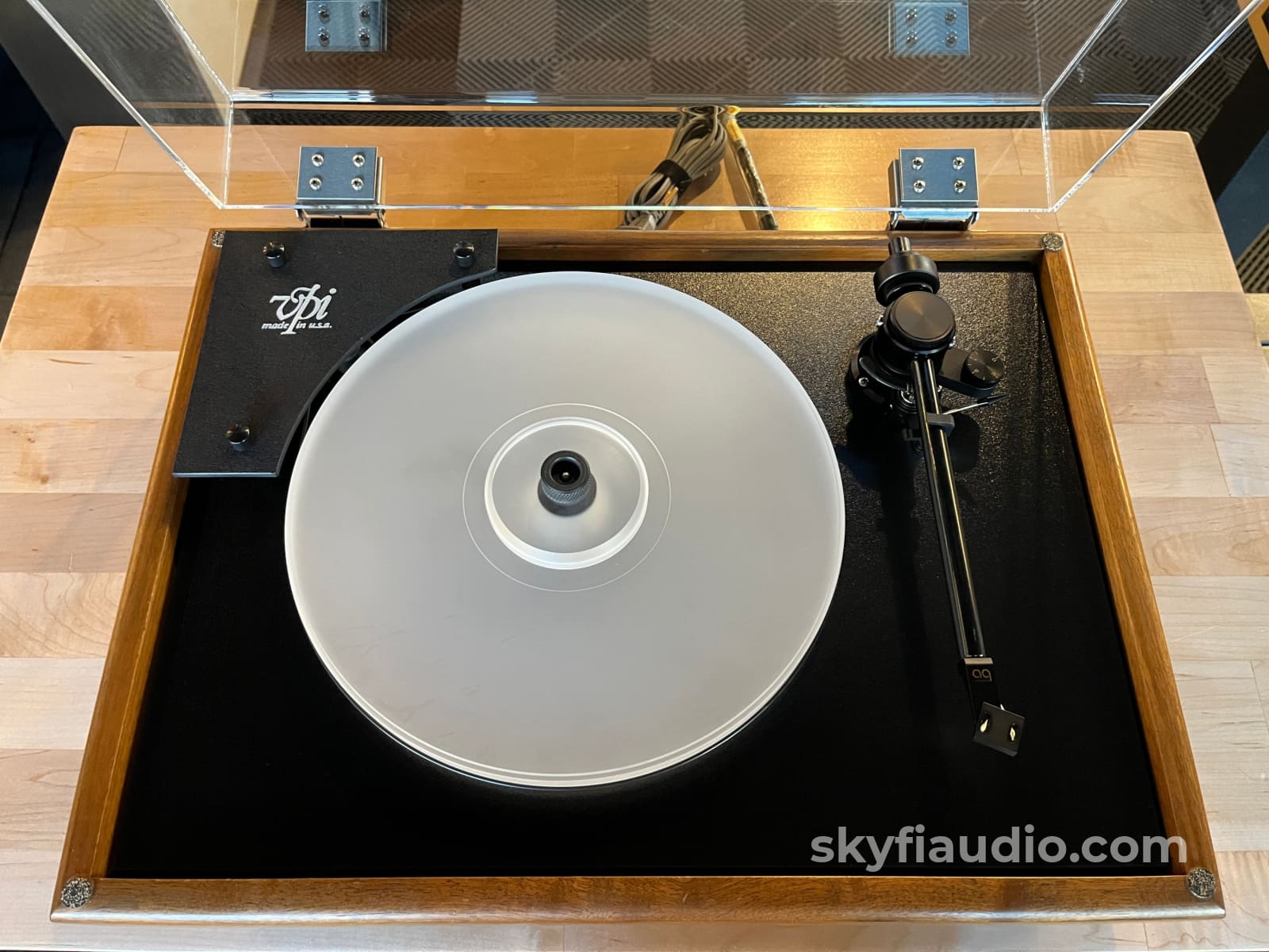 VPI HW-19 Junior Turntable - AudioQuest PT-6 Tonearm - New Ortofon 2M
