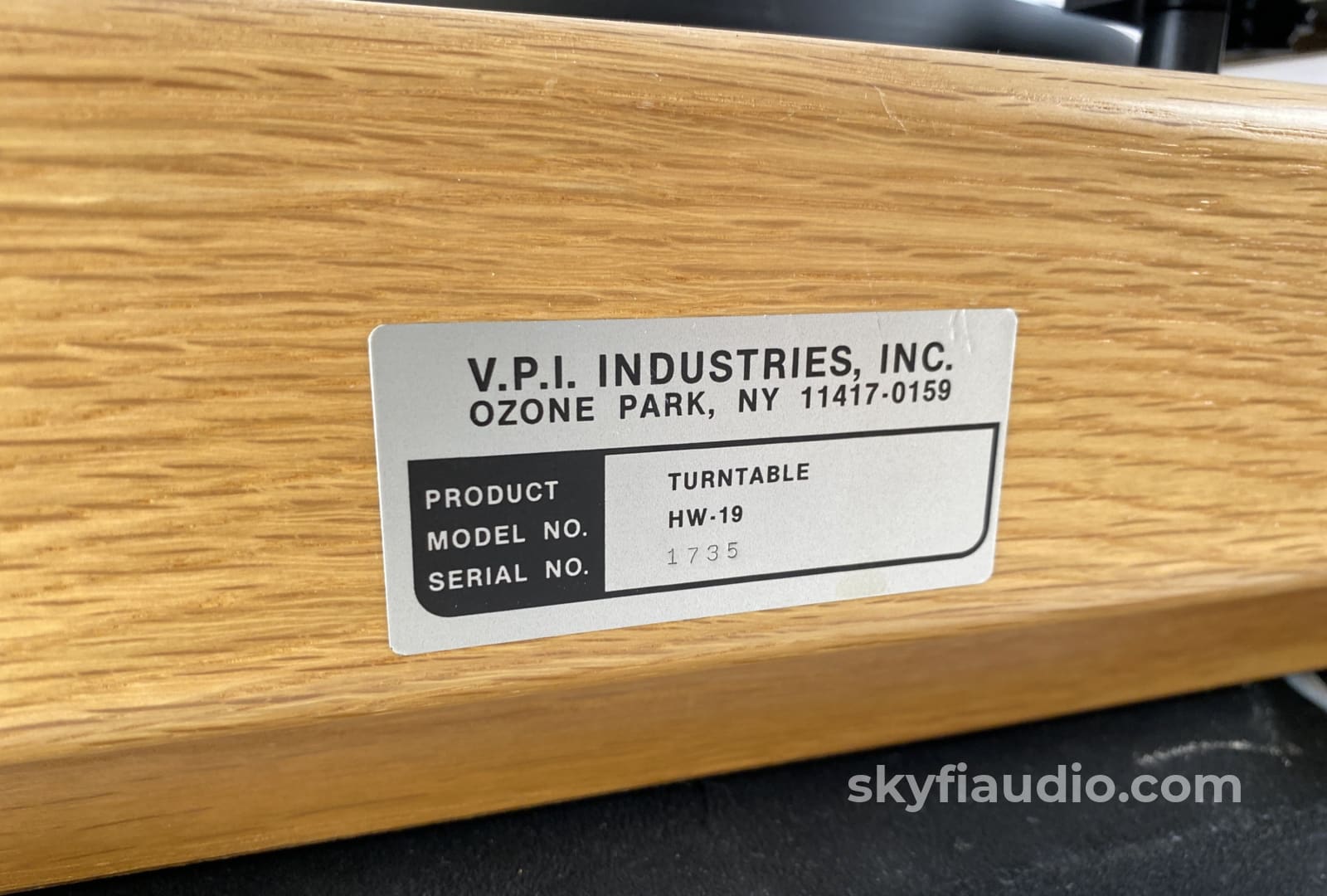 Vpi Hw-19 Turntable With Tangential Tonearm And Pump - In Light Oak With New Sumiko Cartridge