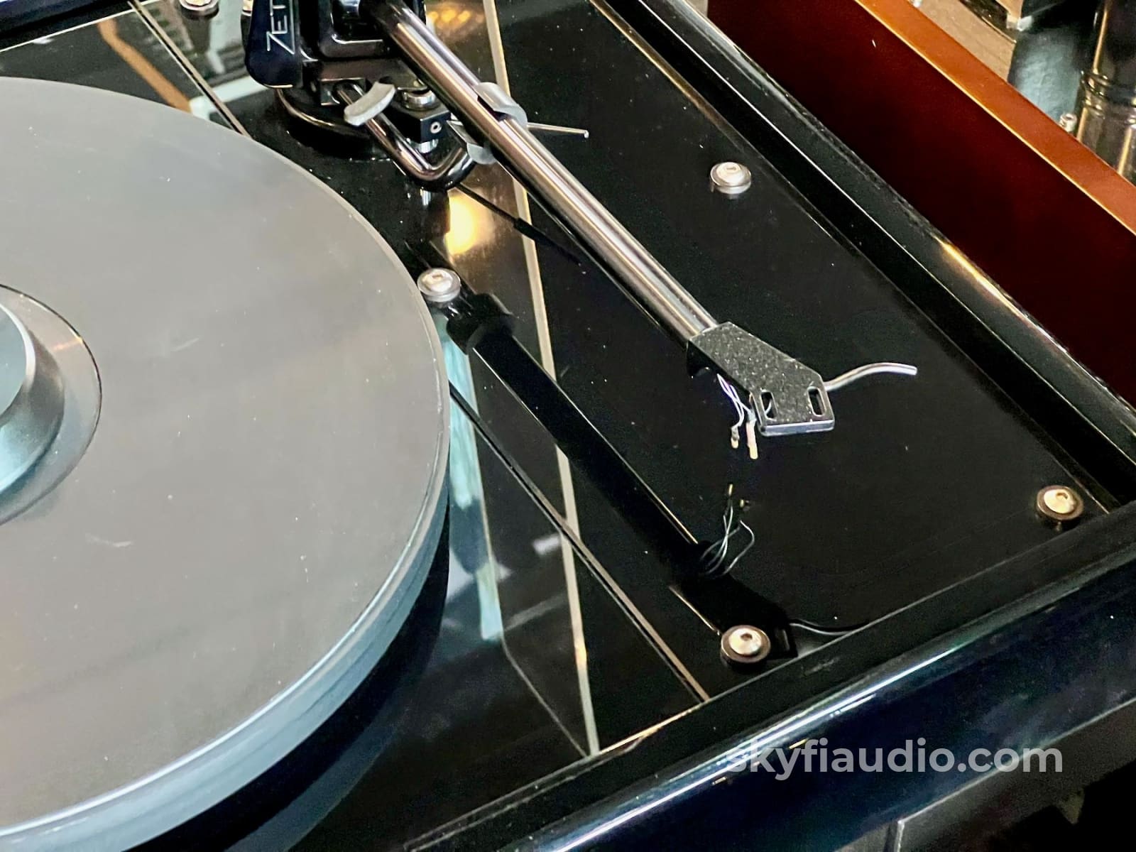 Vpi Hw-19 Vintage Turntable W/Zeta Tonearm And New Sumiko Cartridge