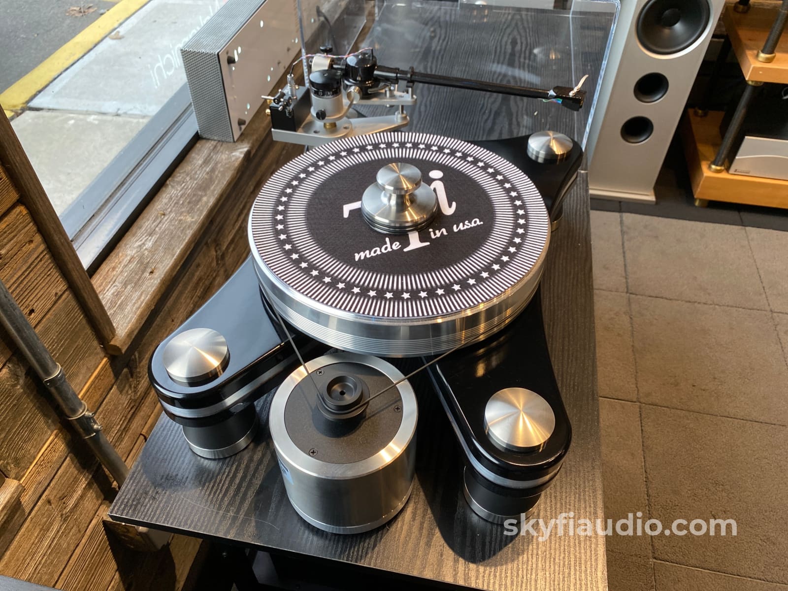 Vpi Prime Signature Turntable With Jmw Memorial Tonearm And New Sumiko Cartridge