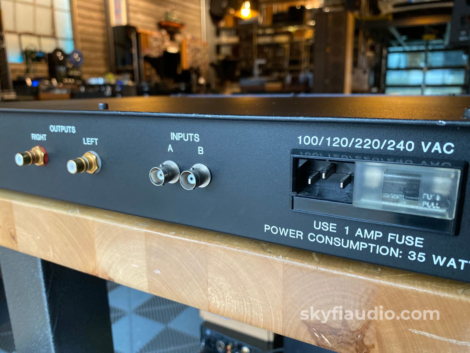 Wadia Digimaster X-32 Digital to Analog Converter with 8-DAC Multi-Ele
