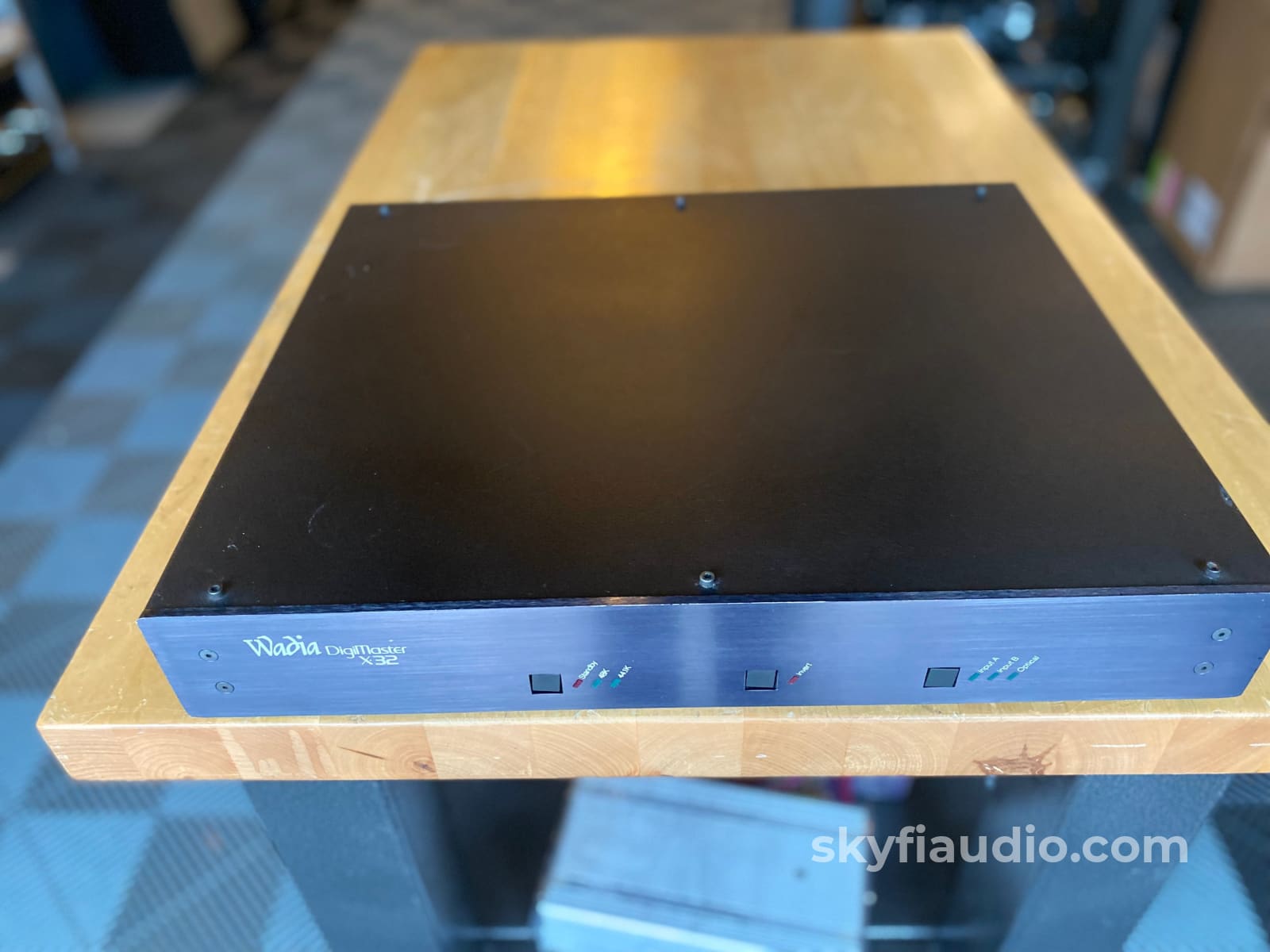 Wadia Digimaster X-32 Digital to Analog Converter with 8-DAC Multi-Ele