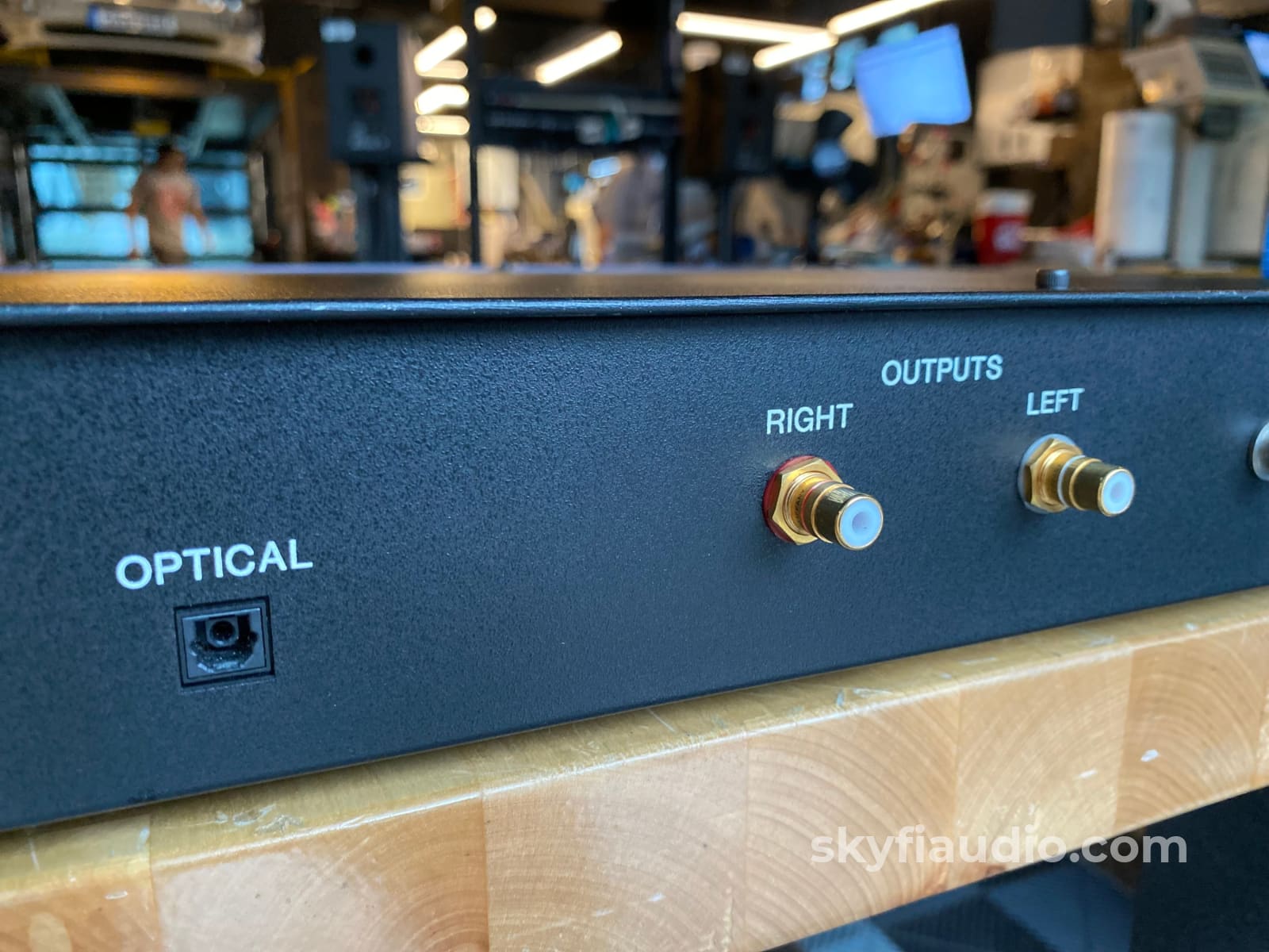 Wadia Digimaster X-32 Digital to Analog Converter with 8-DAC Multi-Ele