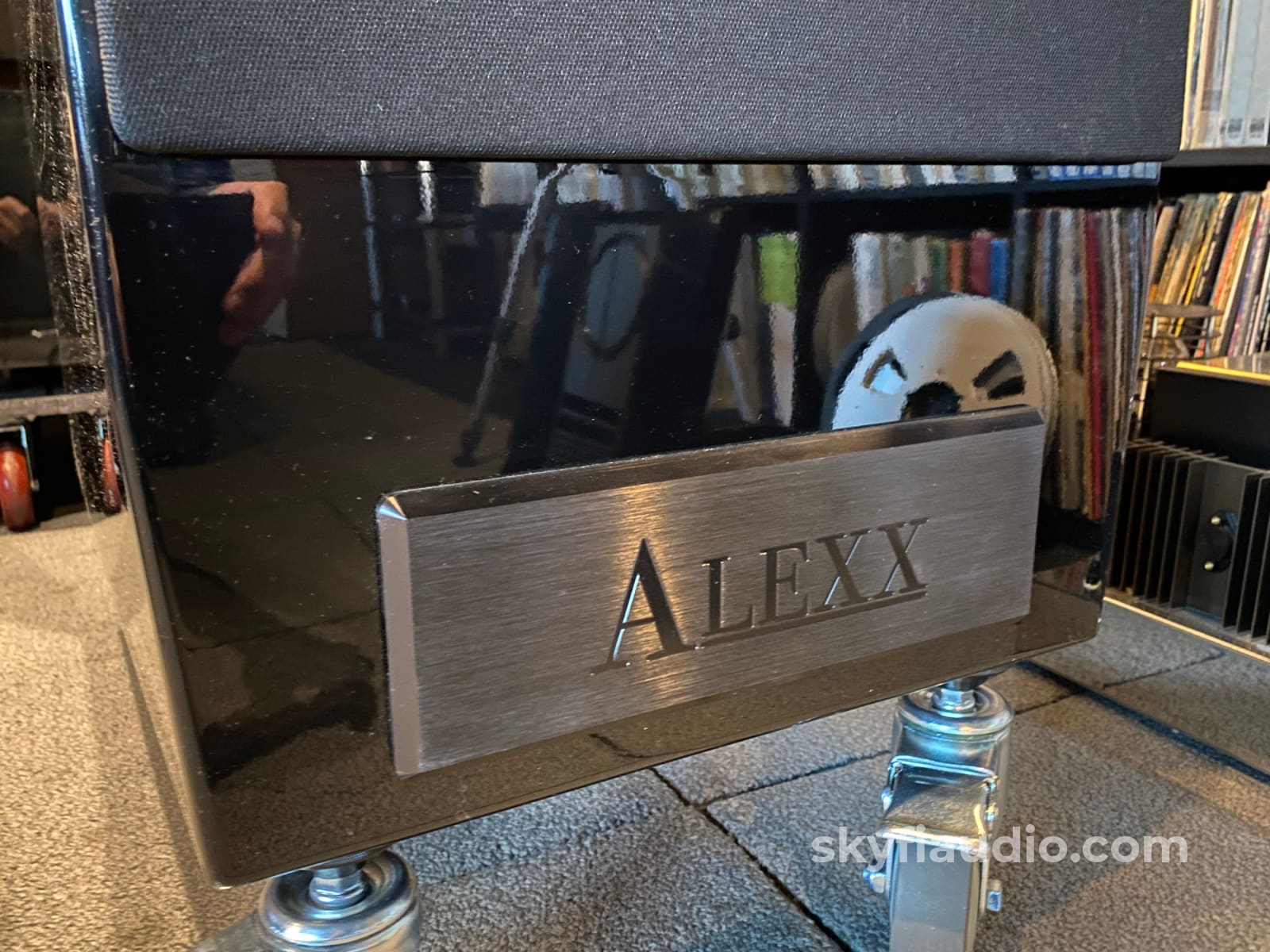 Wilson Audio Alexx Speakers In Black - Award Winning Performance