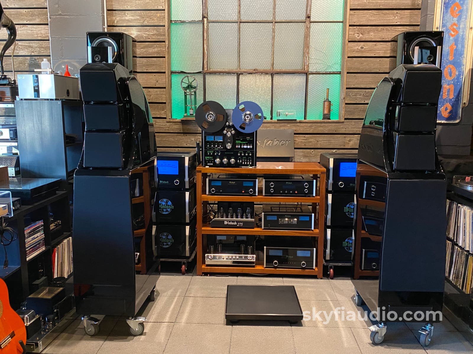 Wilson Audio Alexx Speakers In Black - Award Winning Performance