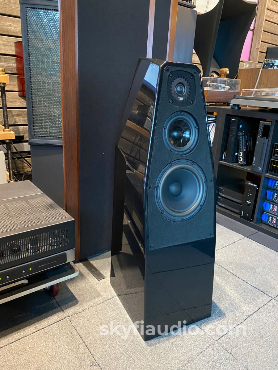 Wilson Audio Sabrina Speakers In Gloss Black