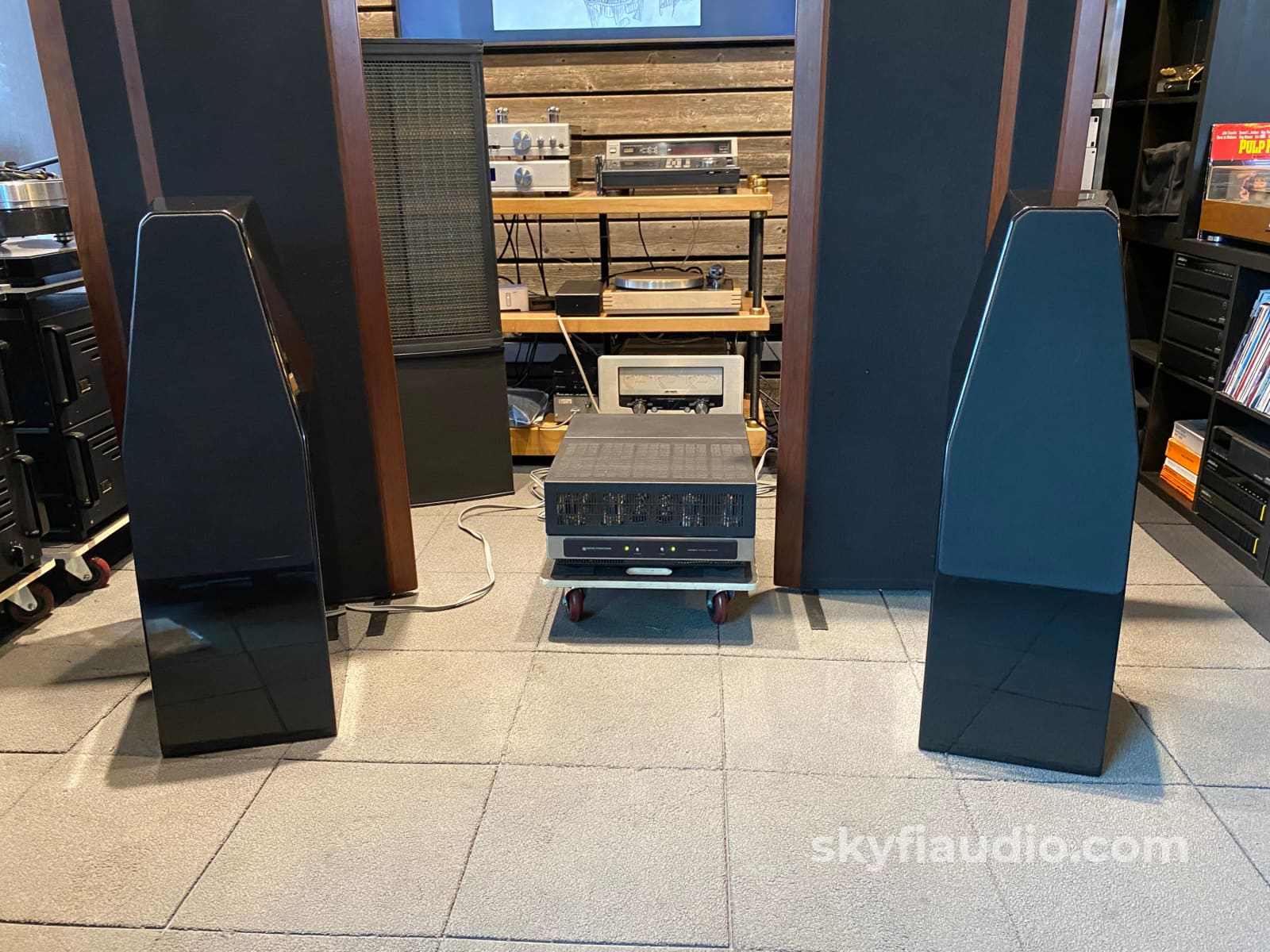 Wilson Audio Sabrina Speakers In Gloss Black