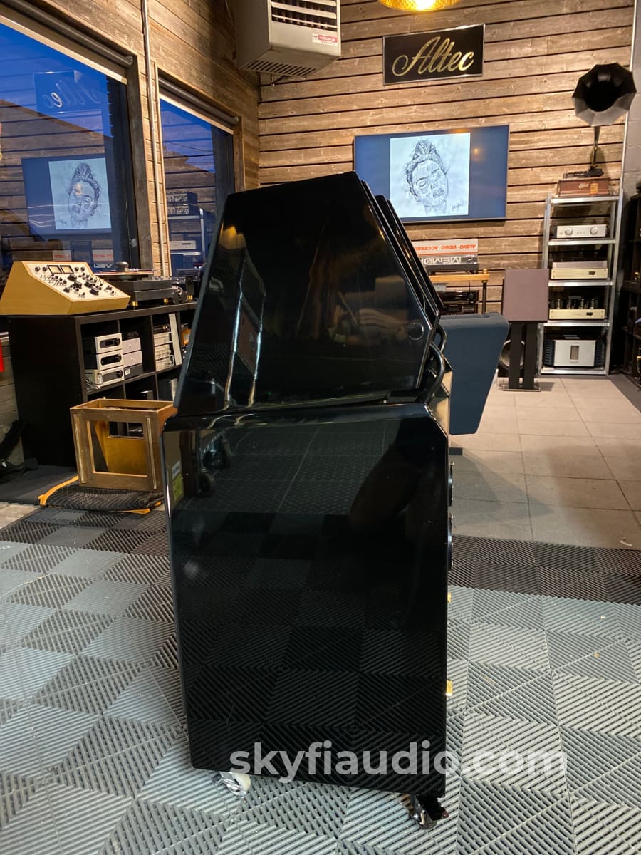 Wilson Audio Watt Puppy 8 Speakers. The Best And Last Version Speakers