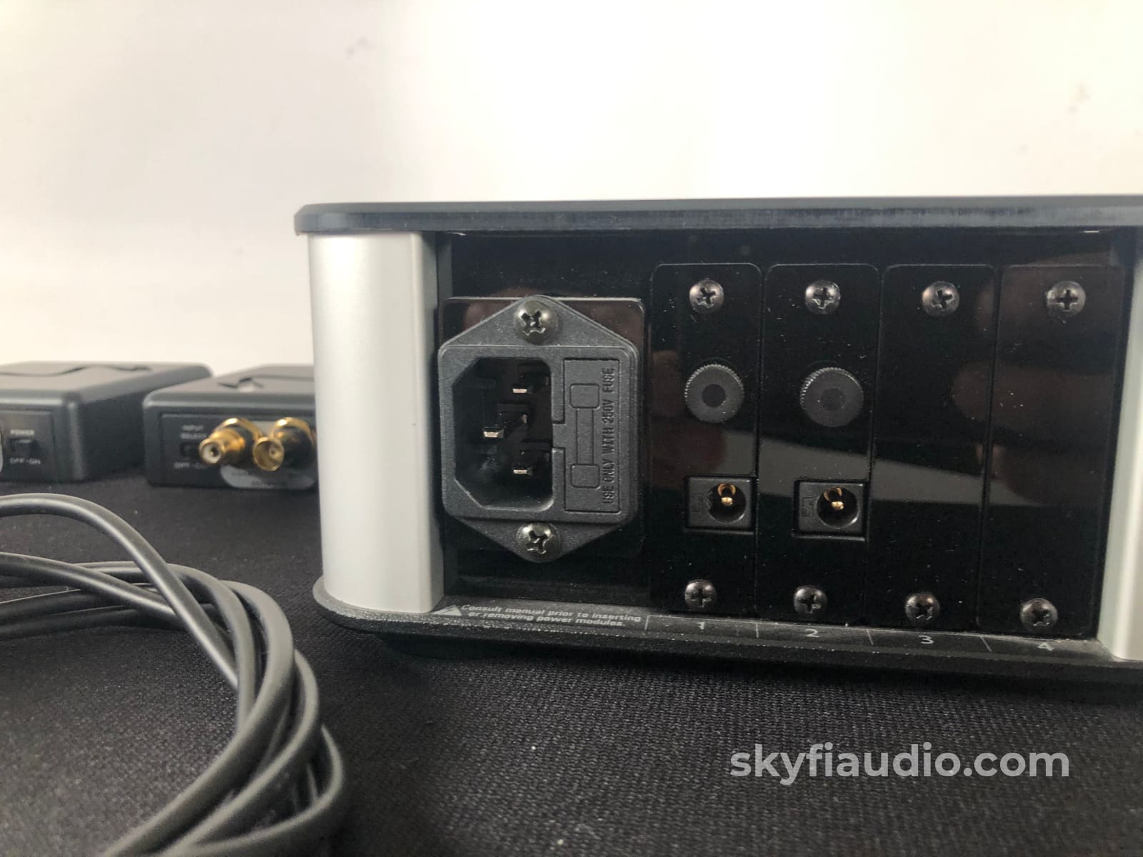 Wyred 4 Sound - Remedy Reclocker (2) With Ps-1 Power Supply Accessory