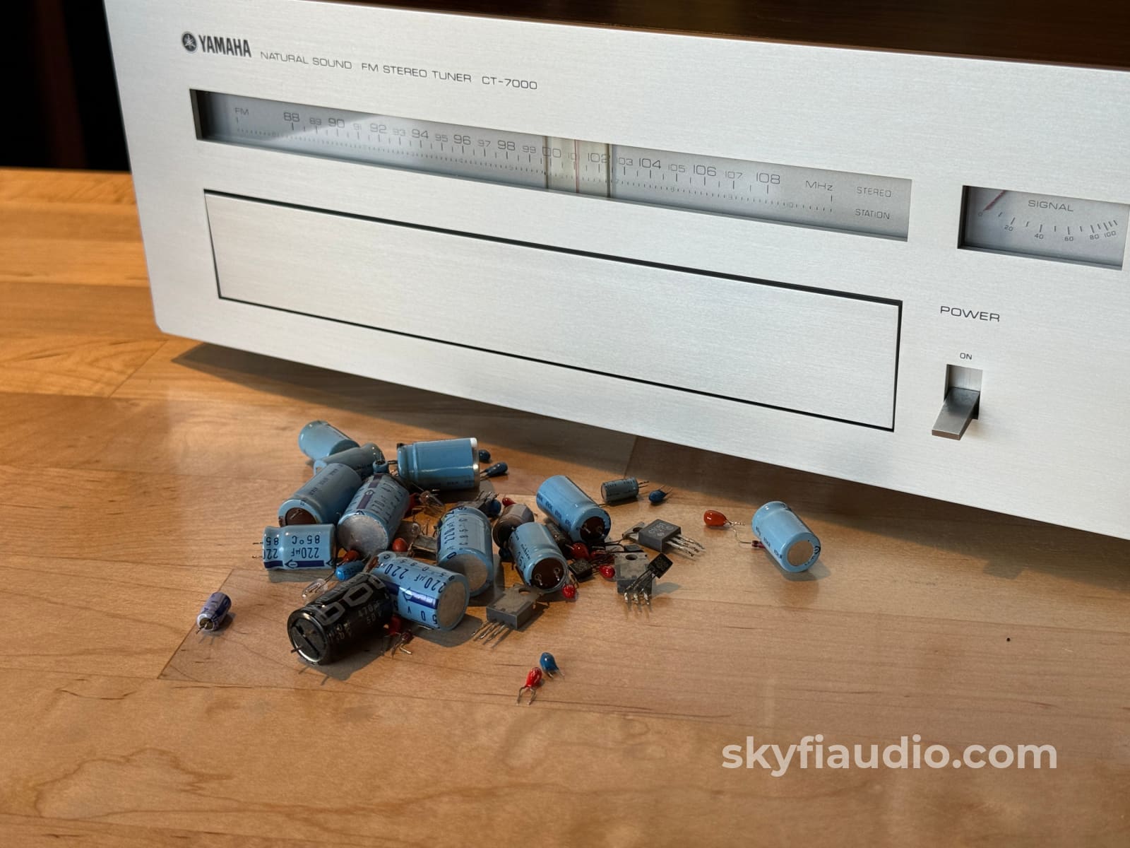 Yamaha CT-700 Vintage FM Tuner - Serviced & Aligned Tuner