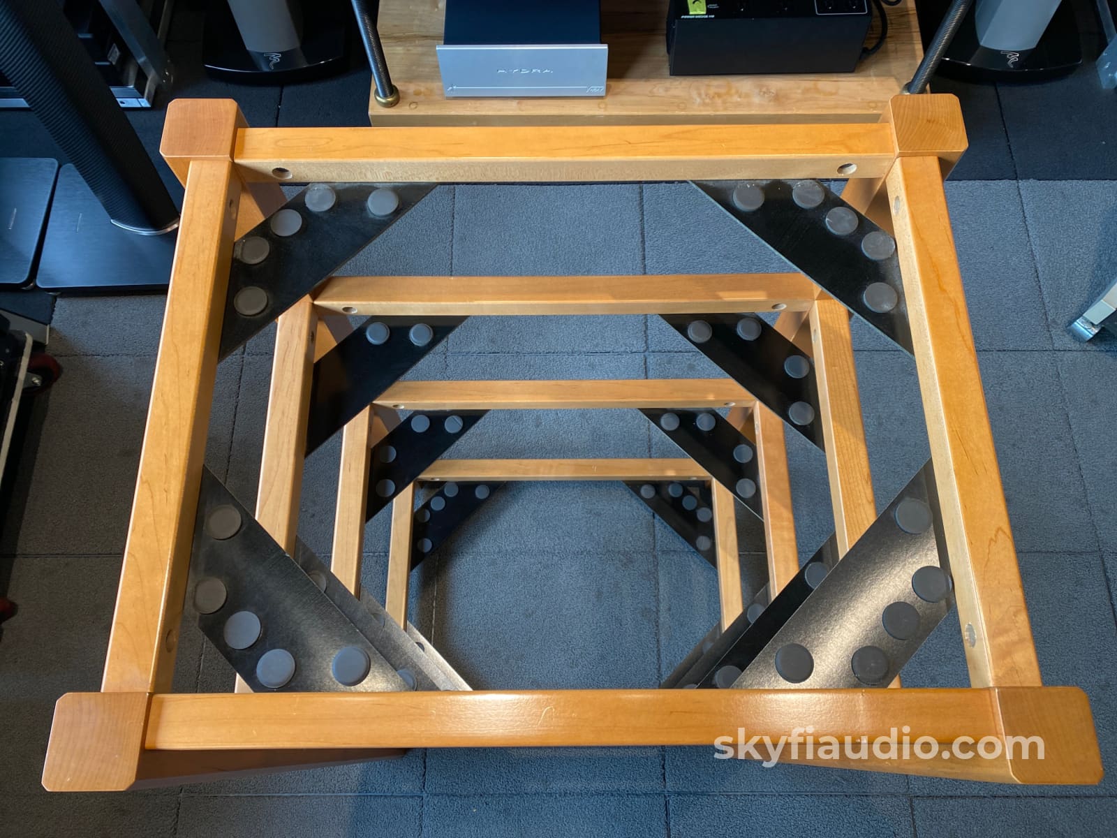 Zoethecus 4-Shelf AV Furniture