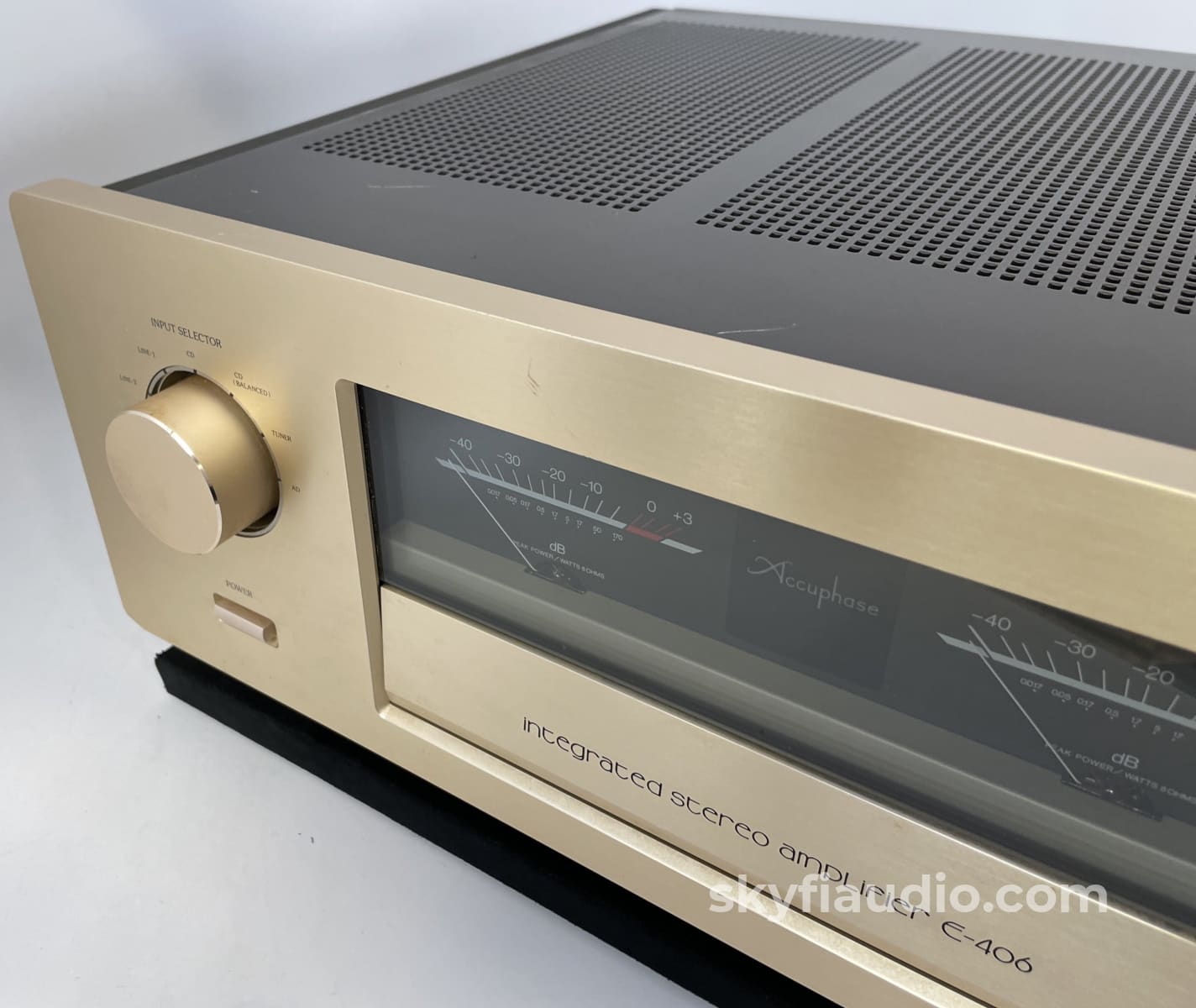 Accuphase E-406 Integrated Amplifier W/Phono And Balanced Connections
