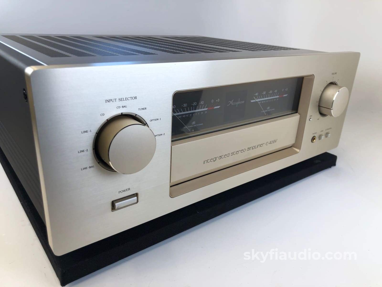 Accuphase E-406V Integrated Amplifier