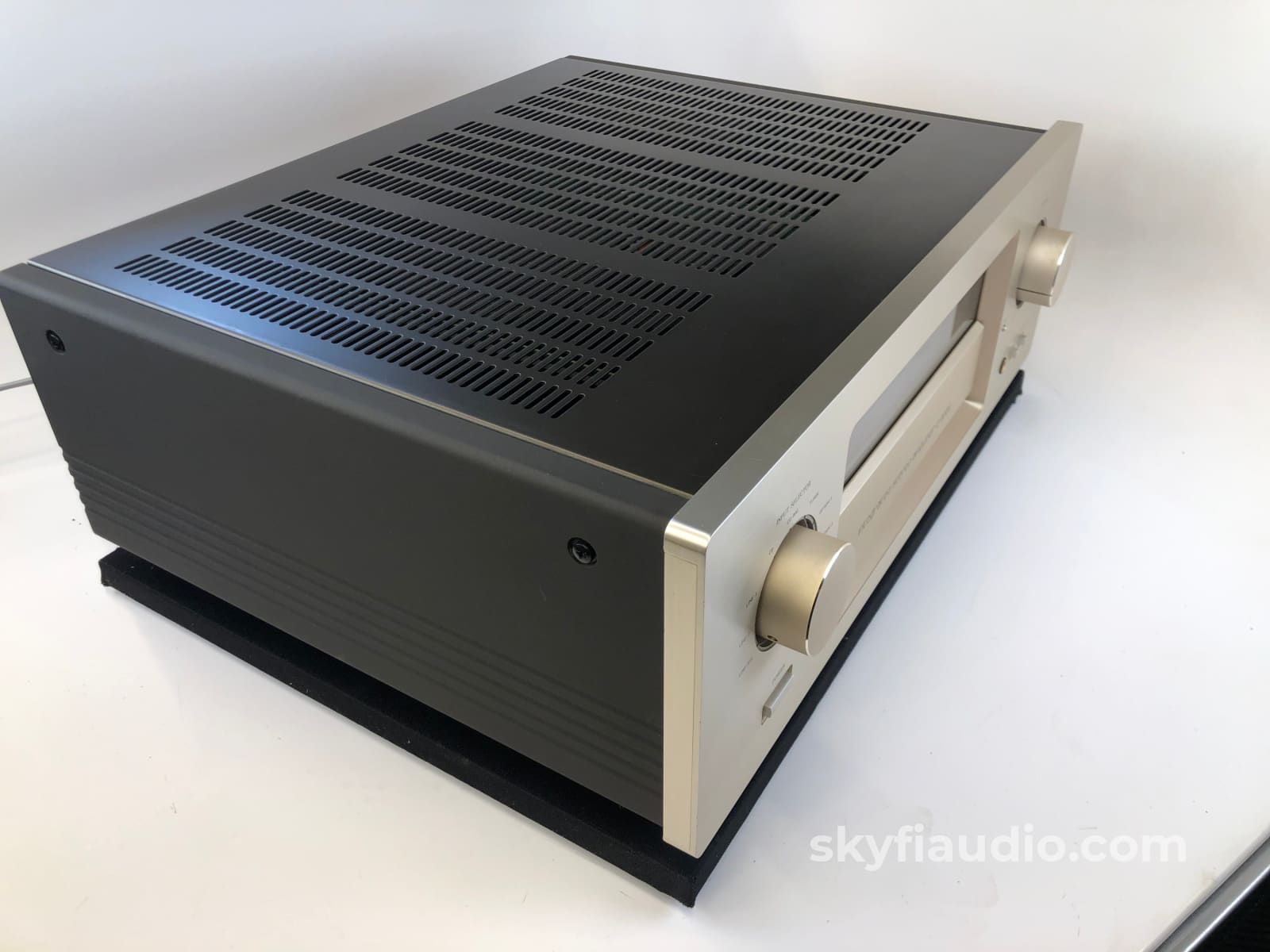 Accuphase E-406V Integrated Amplifier