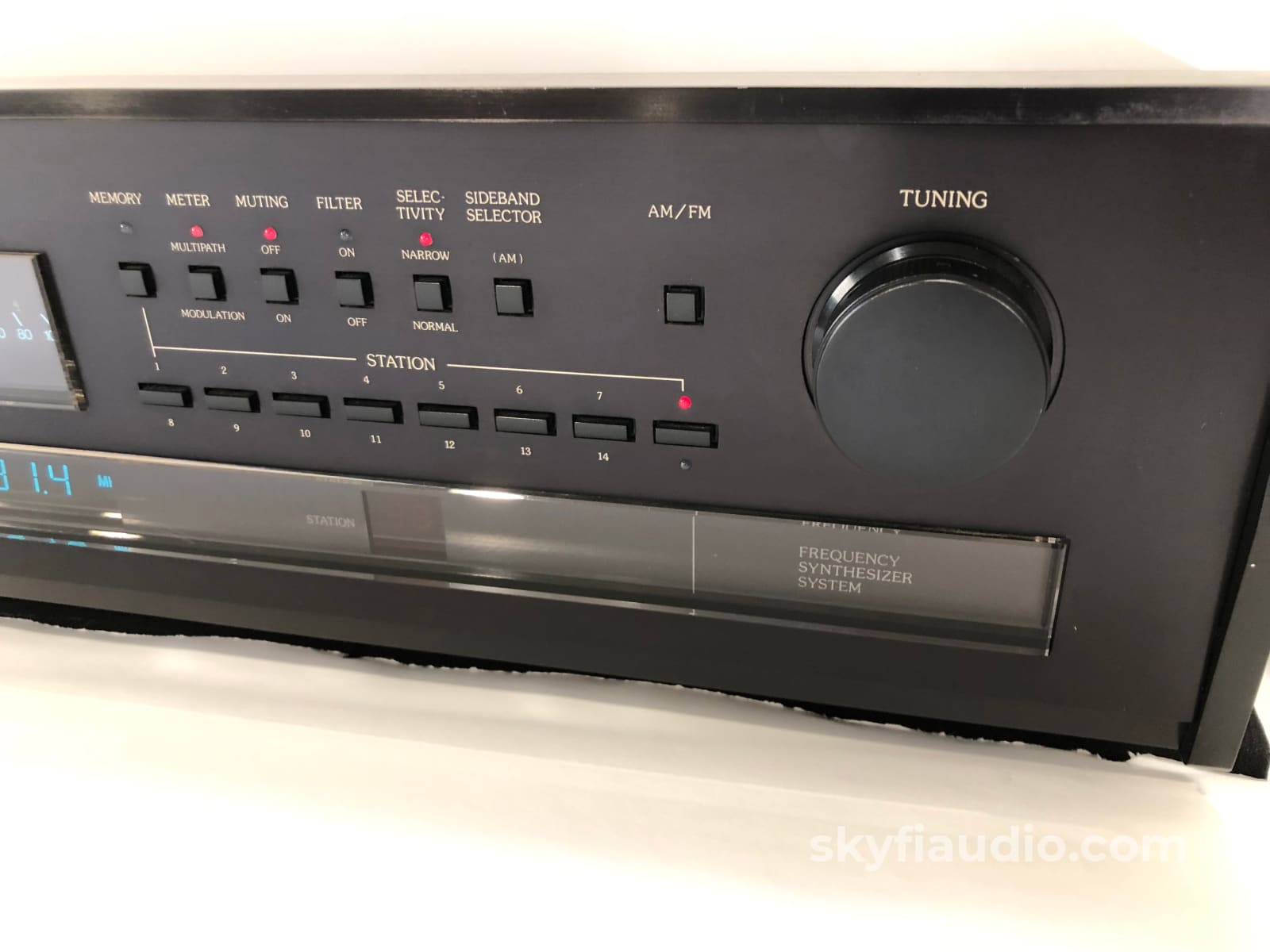 Accuphase T-106 Digital Am-Fm Stereo Tuner