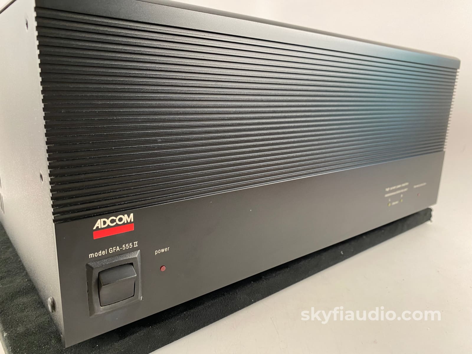 Adcom Gfa-555 Mkii Solid State Vintage Amplifier