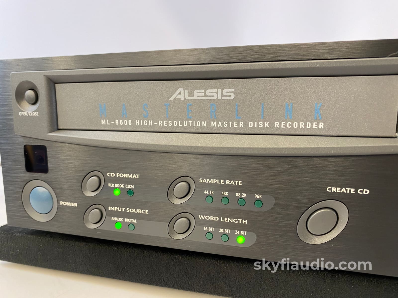 Alesis Masterlink Ml-9600 High Resolution Two-Track Hard Disk Recorder Cd + Digital