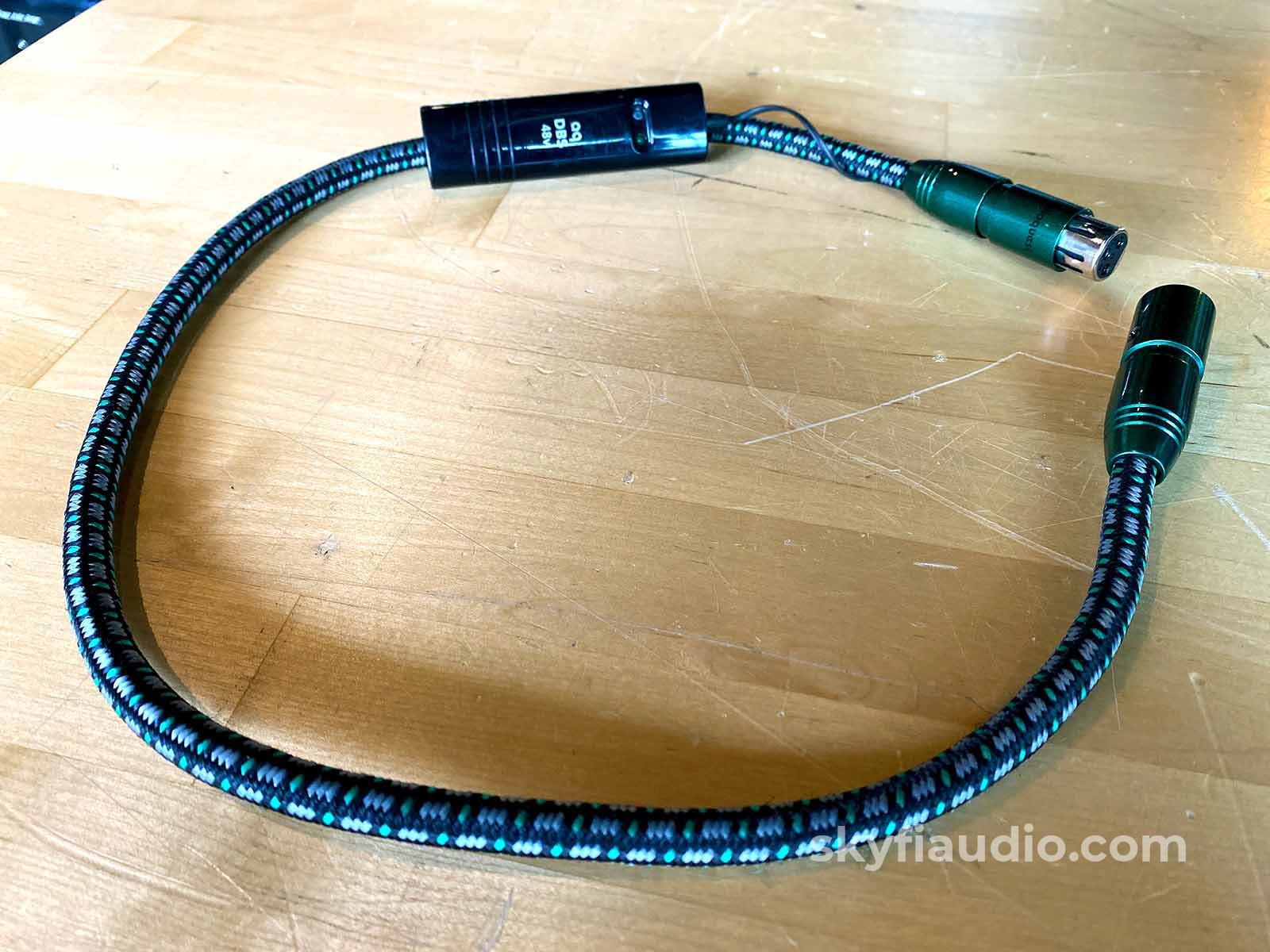 Audioquest Columbia Xlr Interconnect (Single) W/ Dbs For Center Channel - 0.75M Cables