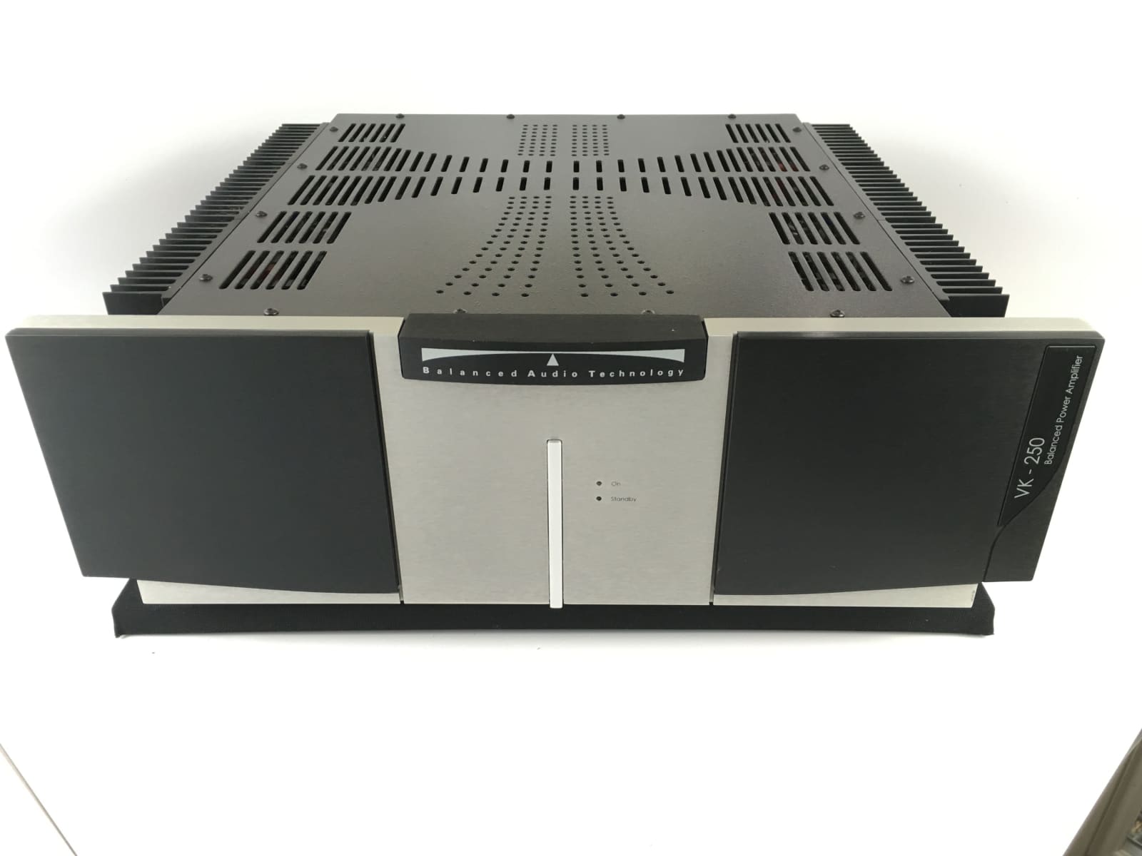 Balanced Audio Technology Vk-250 Solid State Amplifier 250W