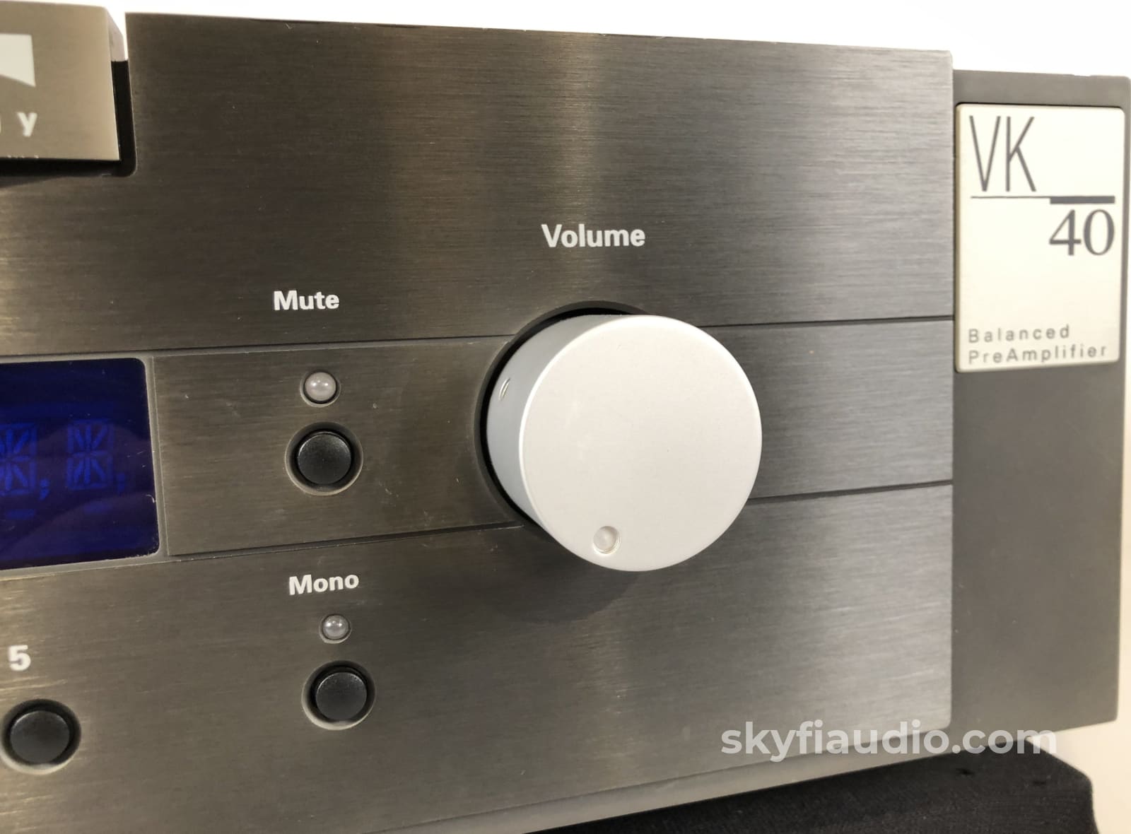 Bat (Balanced Audio Technology) Vk-40 Solid State Preamp With Optional Phono Card And Remote