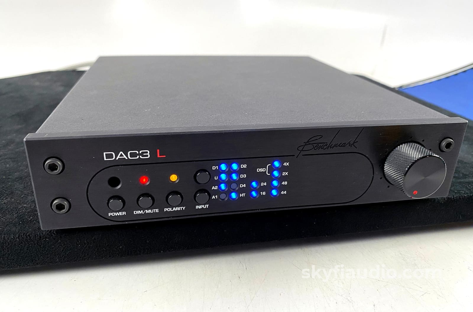 Benchmark Dac3 L - Dsd Reference Quad-Balanced 32-Bit Dac And Preamp With Remote Cd + Digital