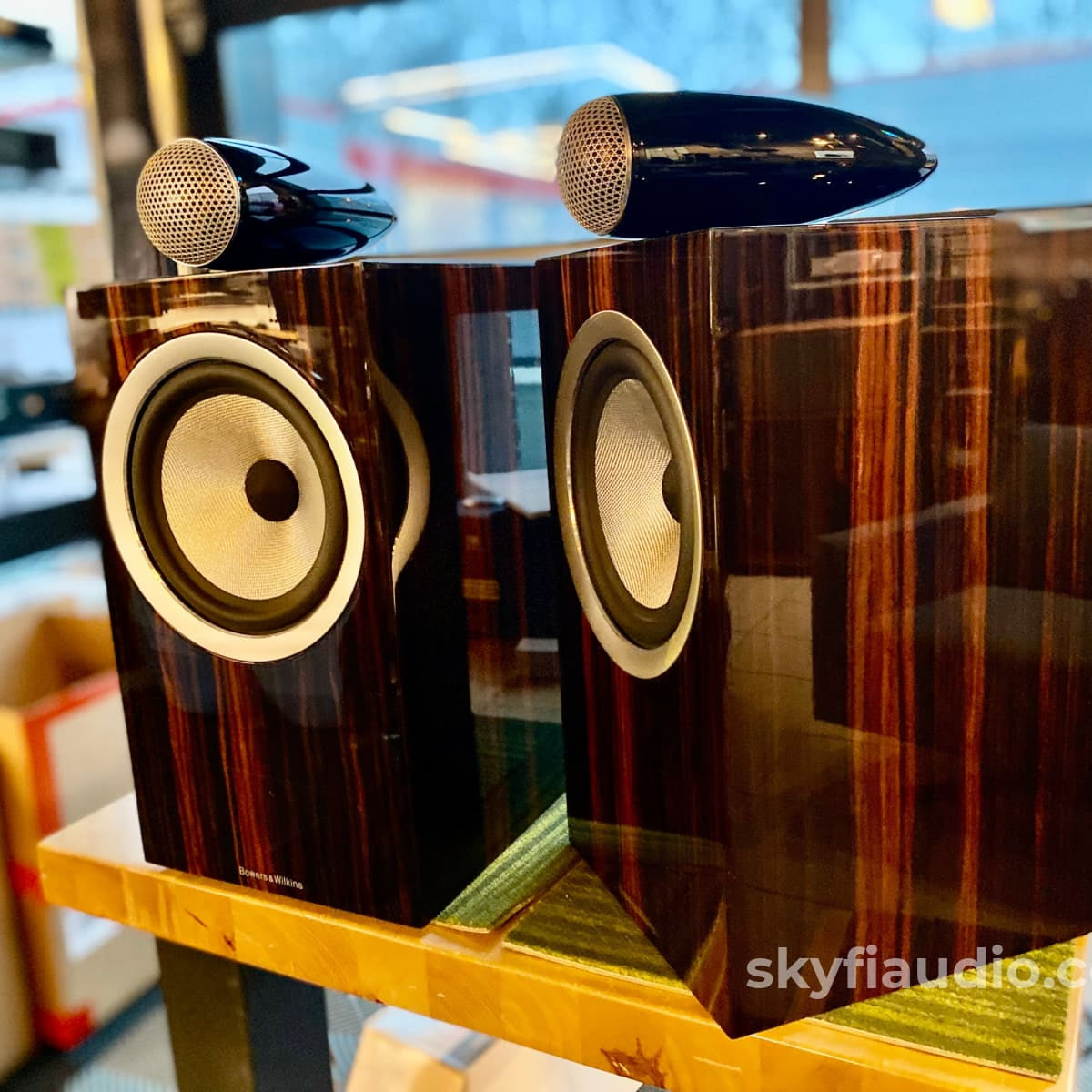 Bowers & Wilkins 705 S2 Signature Datuk Gloss Speakers - Super Rare