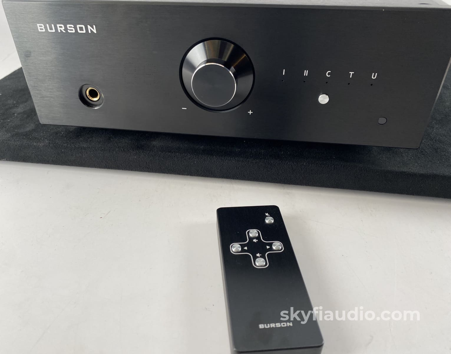 Burson Audio Conductor V2 - Desktop Headphone Amplifier w/Remote