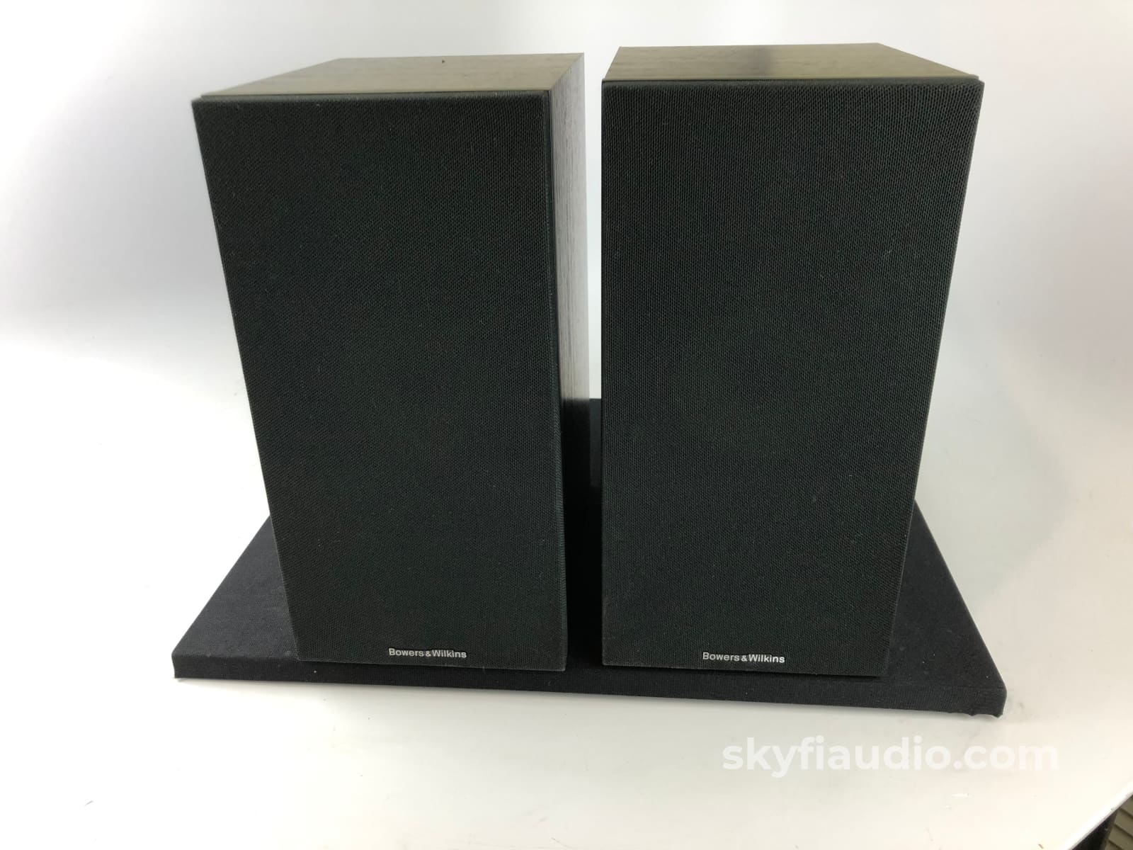 B&W (Bowers & Wilkins) 686 S2 Bookshelf Speakers