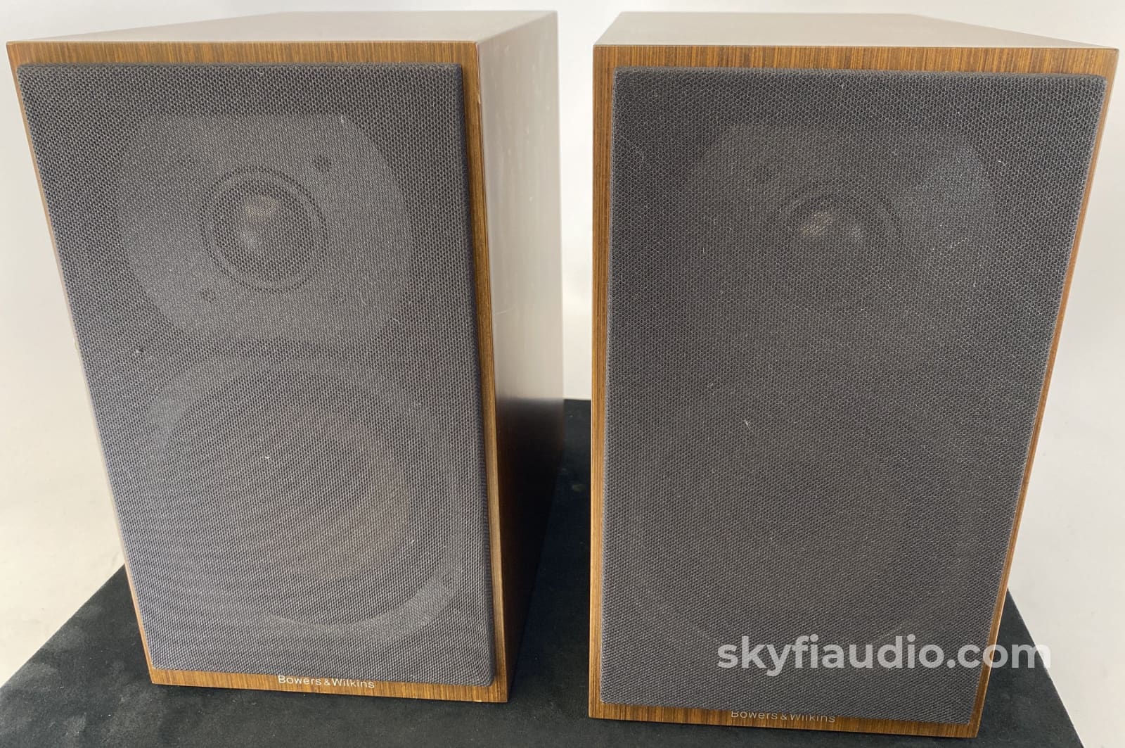 B&W (Bowers & Wilkins) CM1 Bookshelf Speakers - Wood Finish