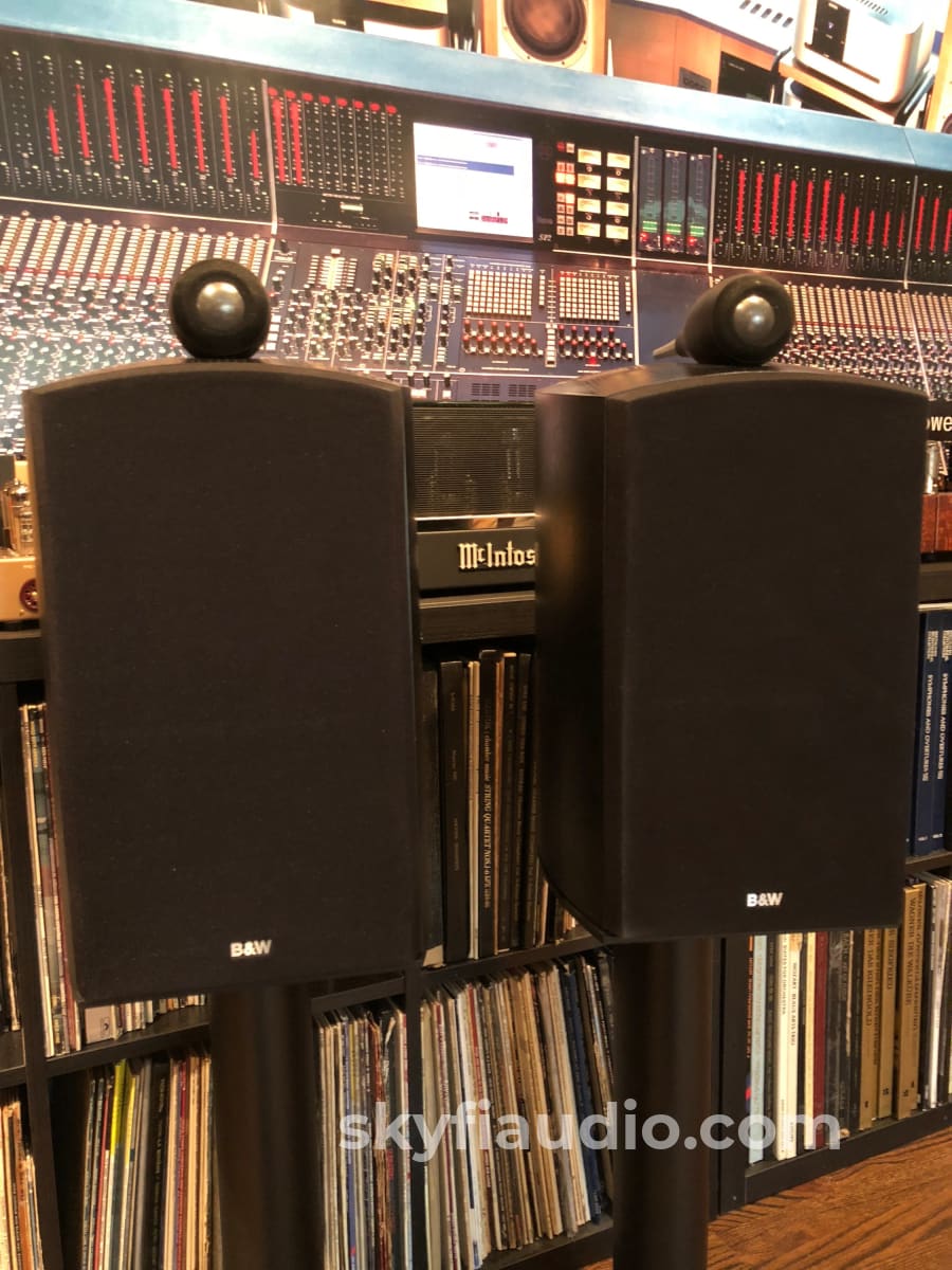 B&W (Bowers & Wilkins) Nautilus 805 With Matching Stands Speakers