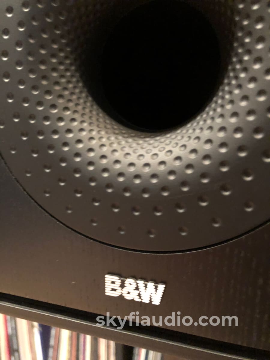 B&W (Bowers & Wilkins) Nautilus 805 With Matching Stands Speakers