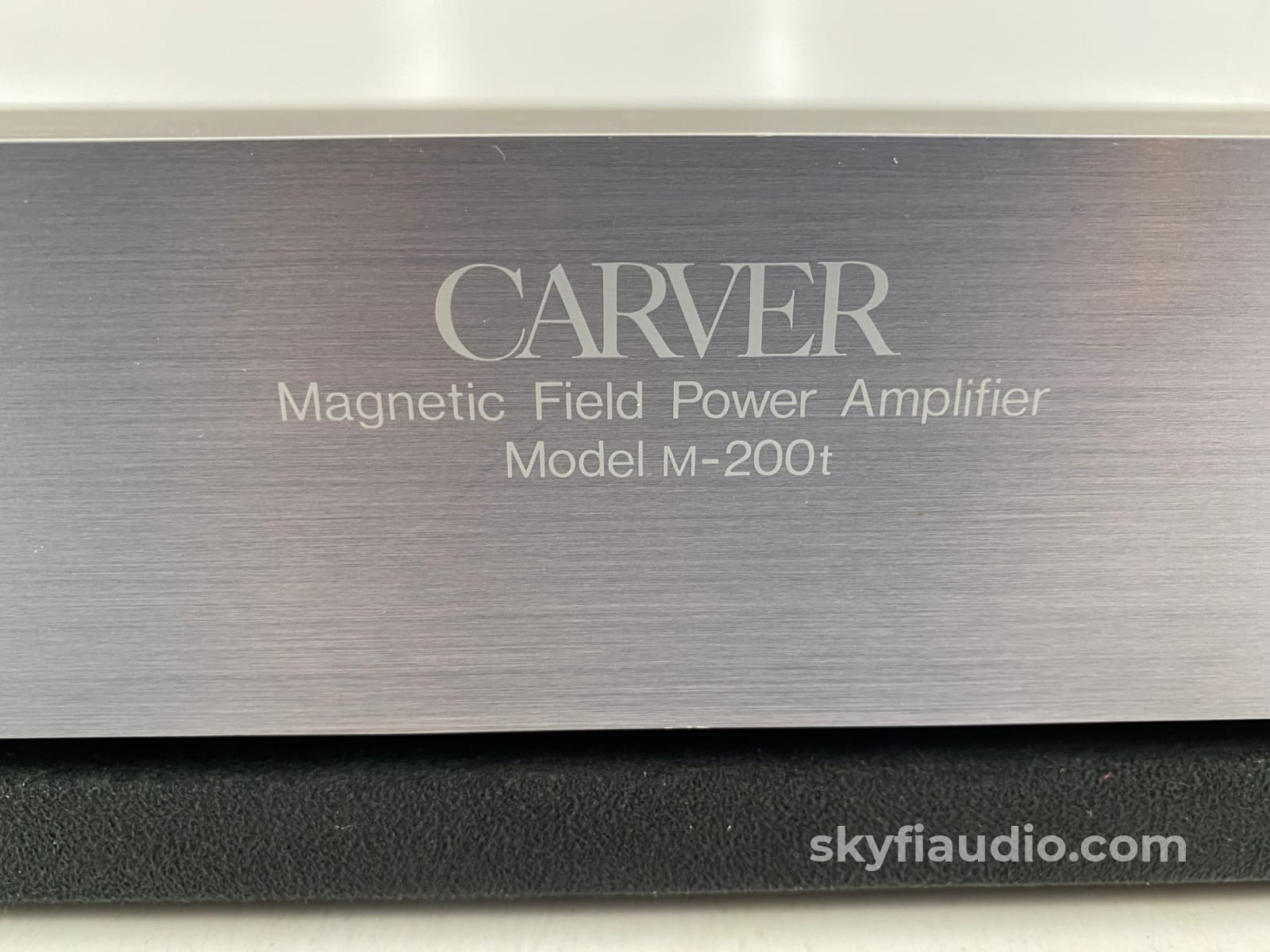 Carver M-200T Magnetic Field Power Stereo Amplifier