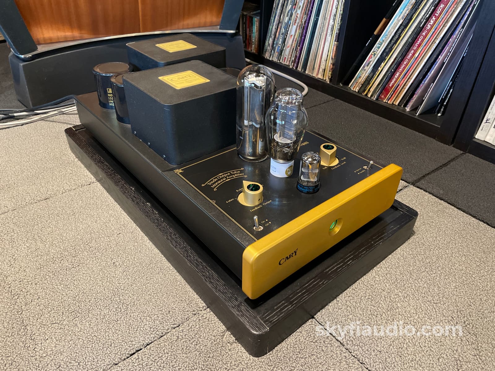 Cary Audio Design Cad-805 - Single-Ended Tube Monoblock Amplifiers With Matching Stands Amplifier