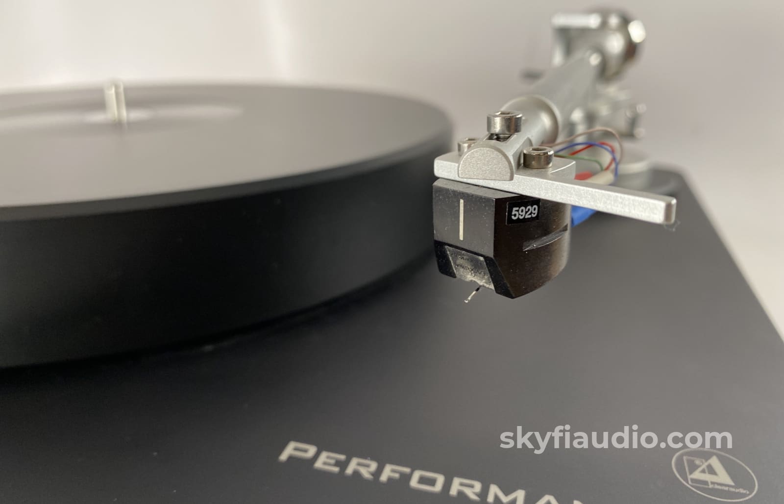 Clearaudio Performance Dc Turntable With Dust Cover And Virtuoso V2 Cartridge