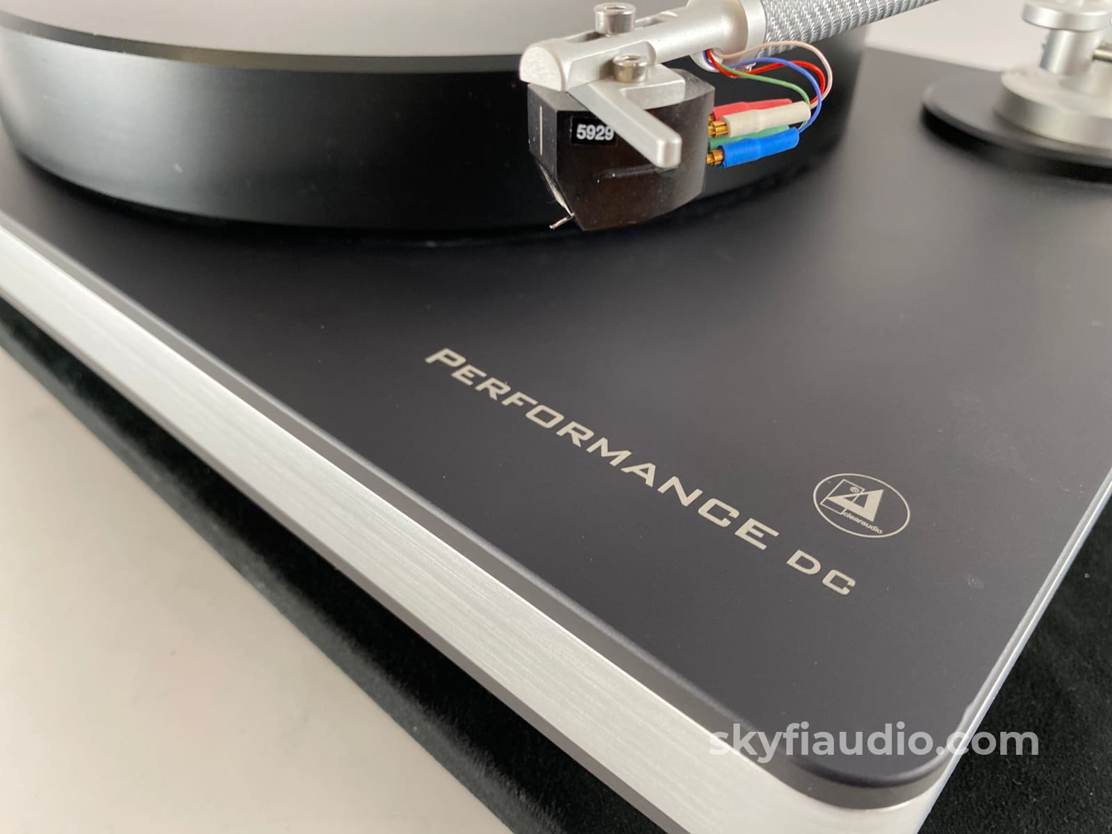 Clearaudio Performance Dc Turntable With Dust Cover And Virtuoso V2 Cartridge