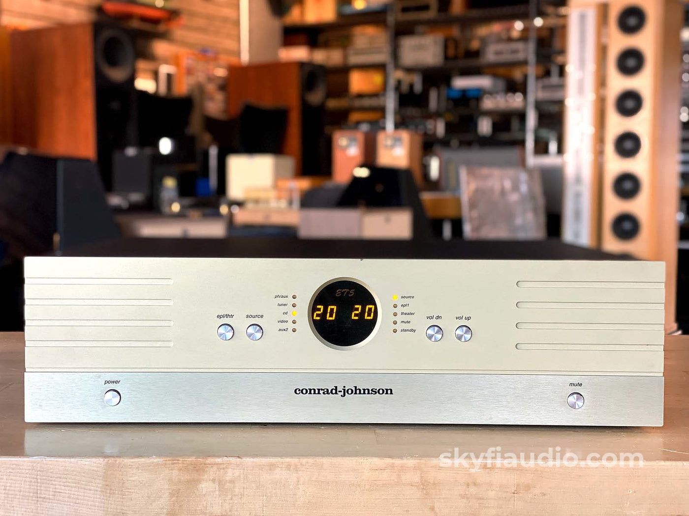 Conrad Johnson ET5 Enhanced Triode Preamplifier Award Winning