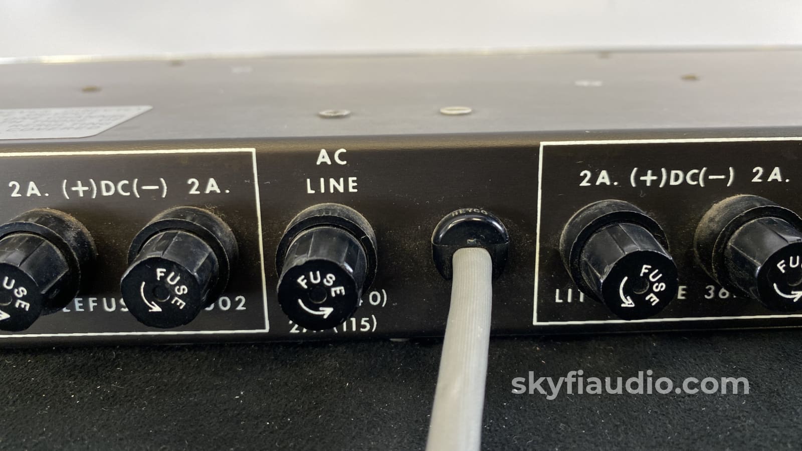 Crown D-40 Vintage Dual Channel Studio Amplifier
